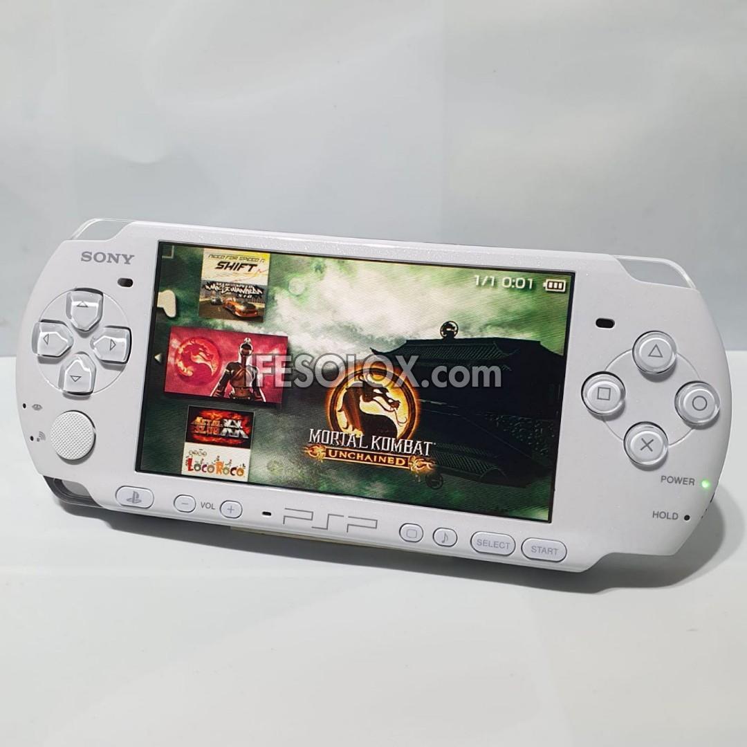 PlayStation Portable PSP 3000 series Game Console with 16GB Memory Stick and 15 Games (White) - Foreign Used