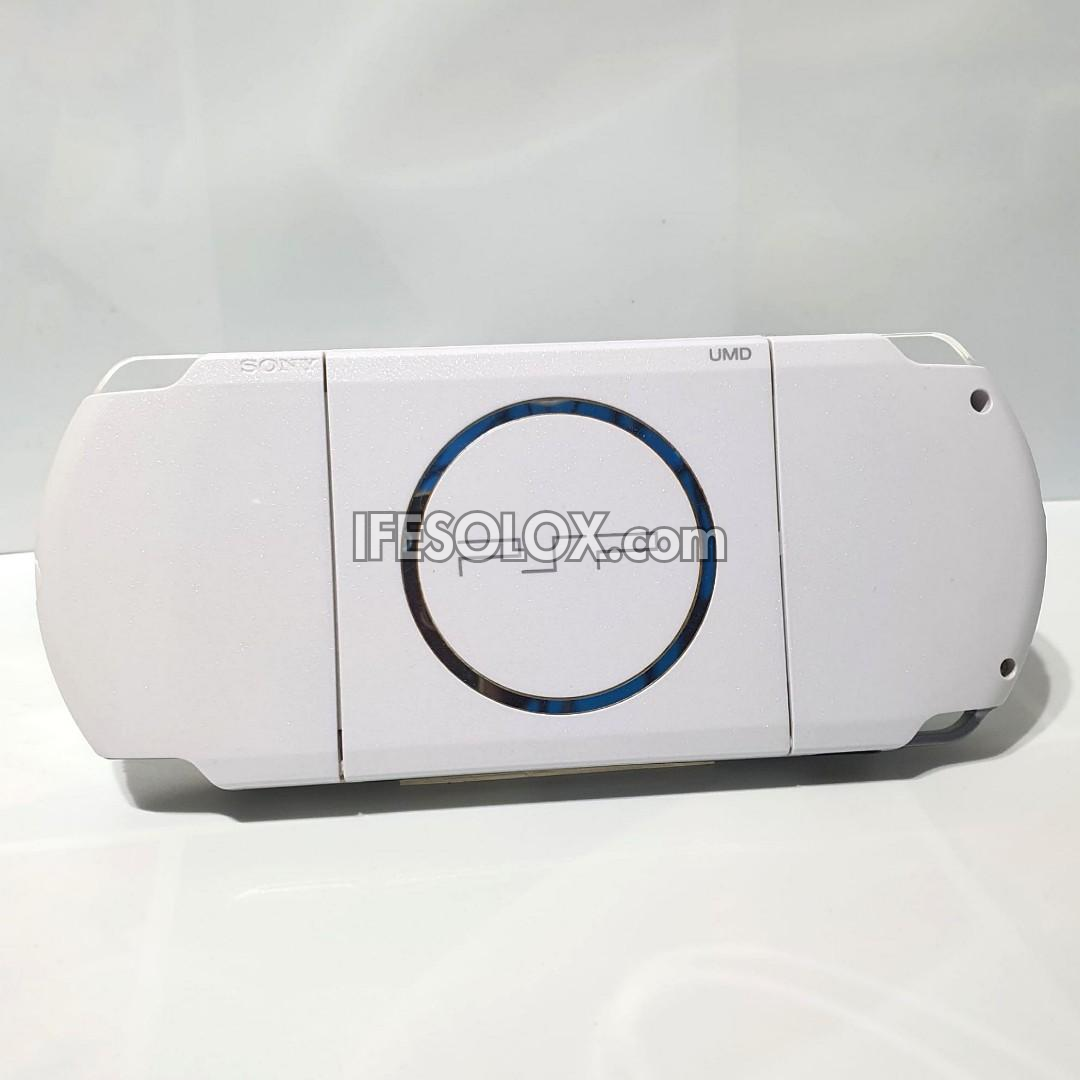 PlayStation Portable PSP 3000 series Game Console with 16GB Memory Stick and 15 Games (White) - Foreign Used