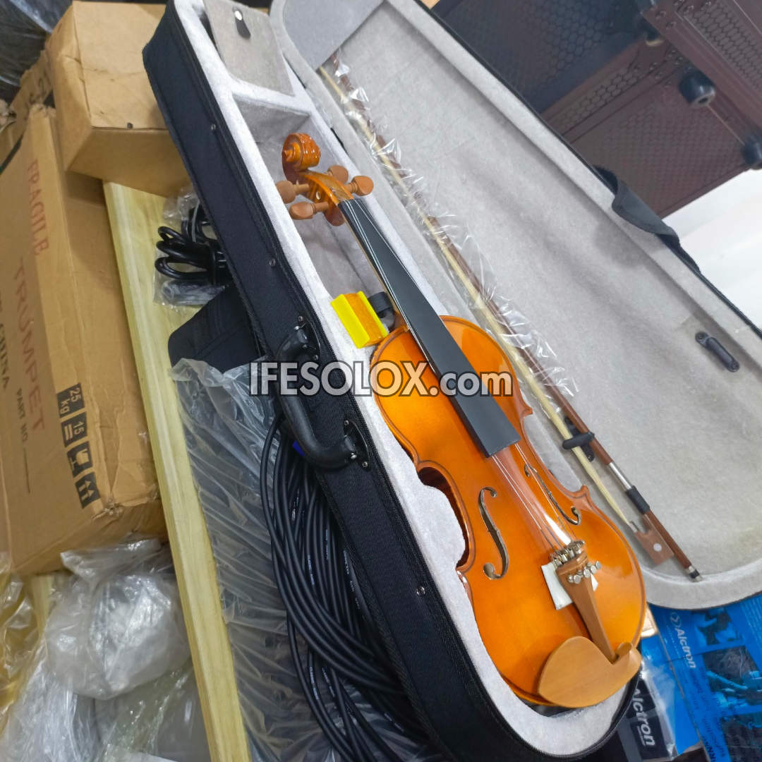Concert 3/4 Violin Starter Kit for Students with Bow, Chin rest, Rosin and a Light-weight Hardcase
