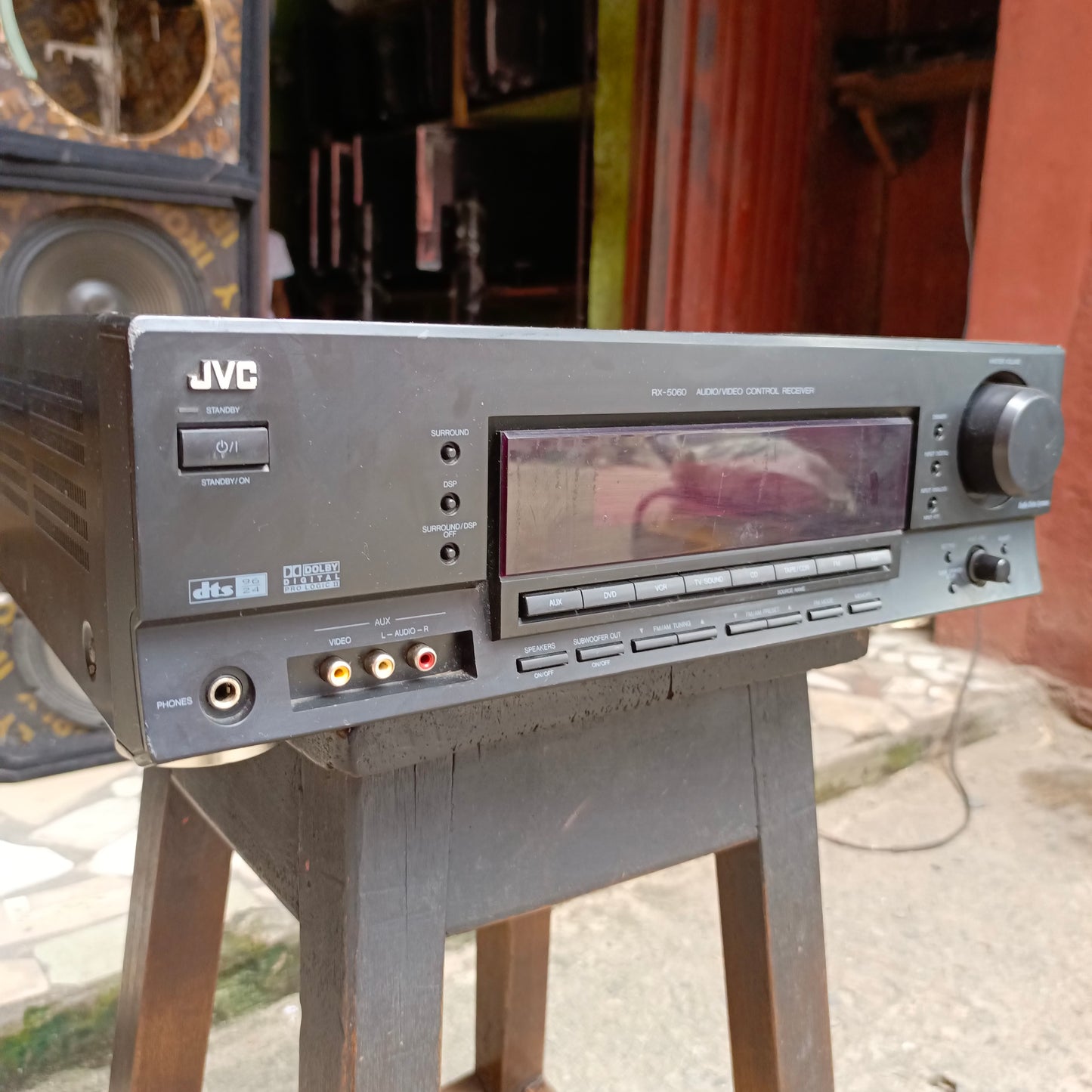 Récepteur AV stéréo JVC RX5060 (amplificateur) avec sortie 5.1 canaux et 5 entrées audio - Utilisé à l'étranger
