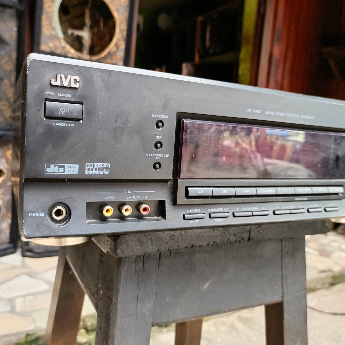 Récepteur AV stéréo JVC RX5060 (amplificateur) avec sortie 5.1 canaux et 5 entrées audio - Utilisé à l'étranger