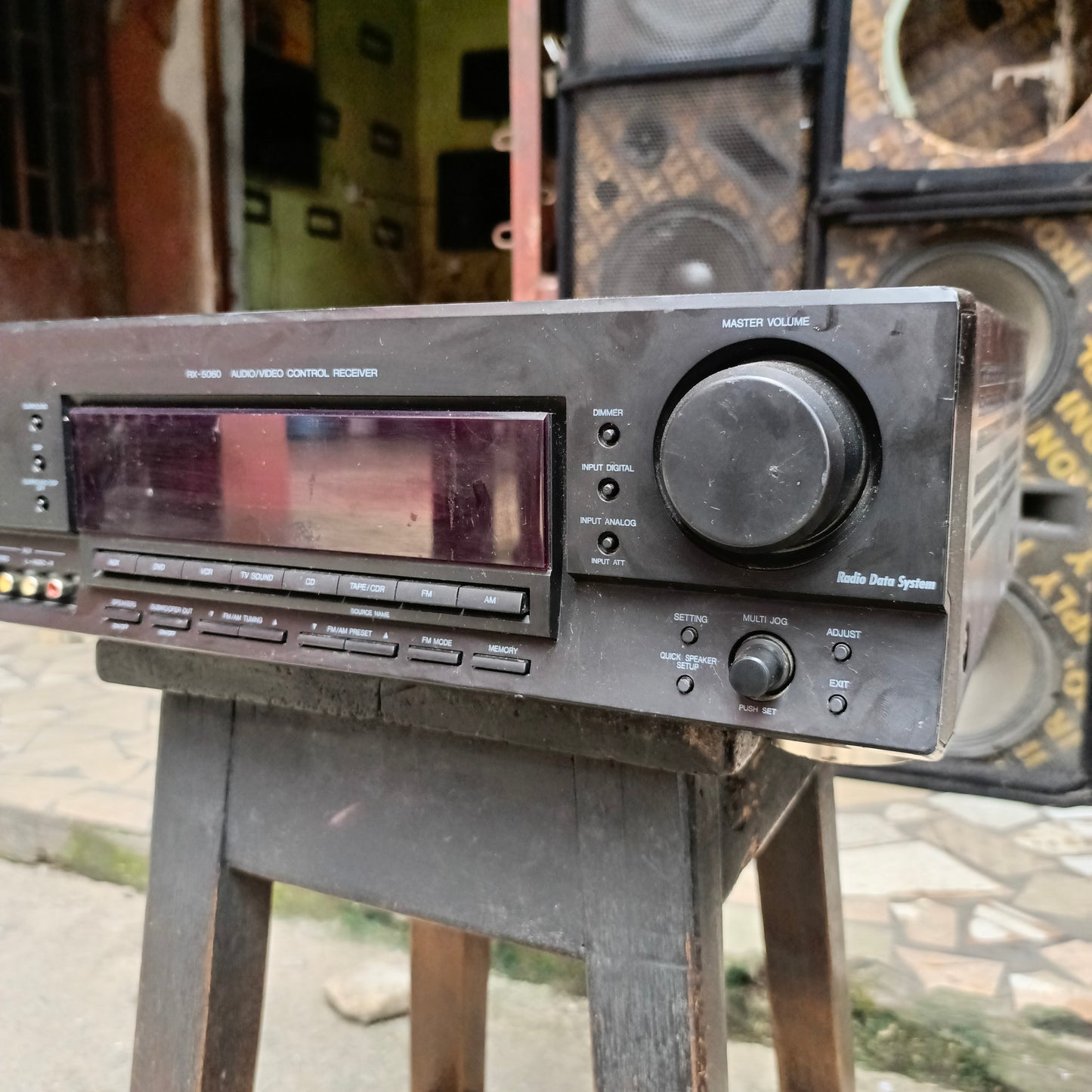 Récepteur AV stéréo JVC RX5060 (amplificateur) avec sortie 5.1 canaux et 5 entrées audio - Utilisé à l'étranger