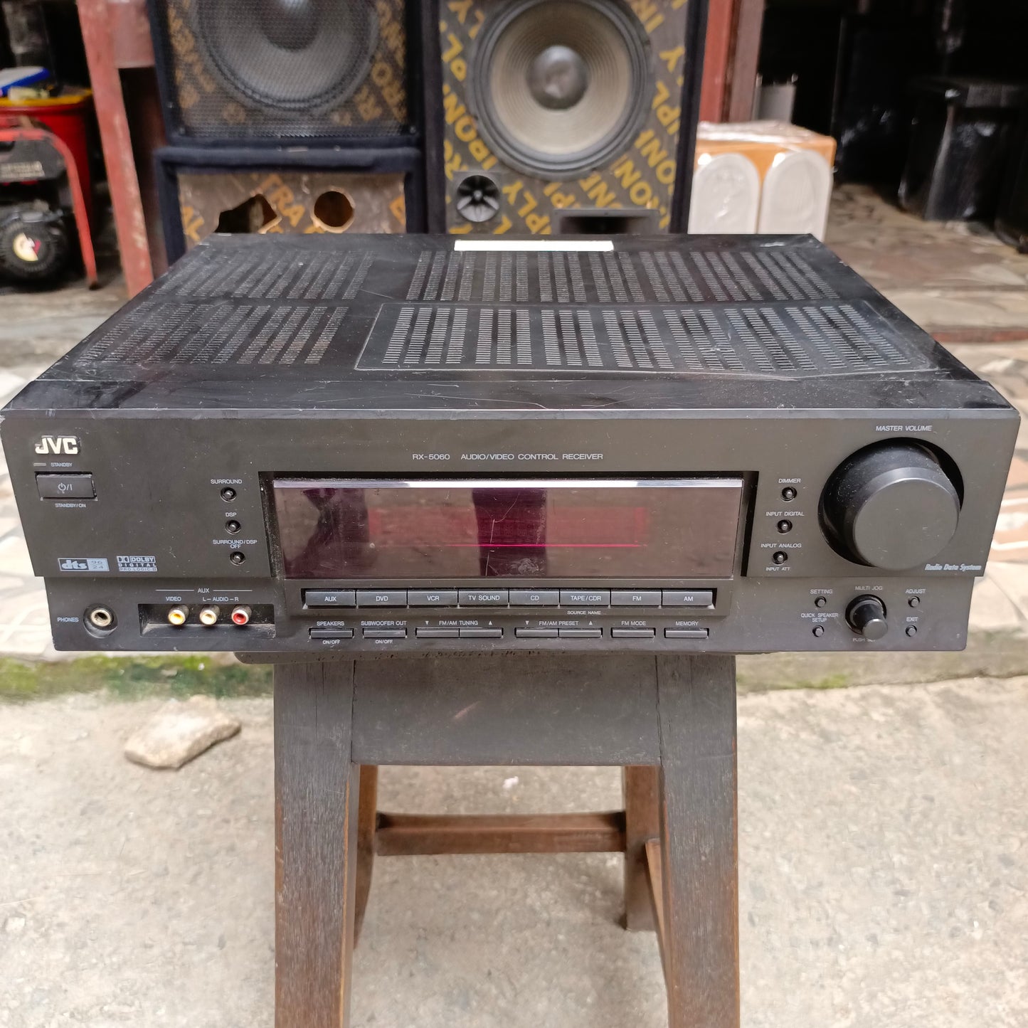 Récepteur AV stéréo JVC RX5060 (amplificateur) avec sortie 5.1 canaux et 5 entrées audio - Utilisé à l'étranger