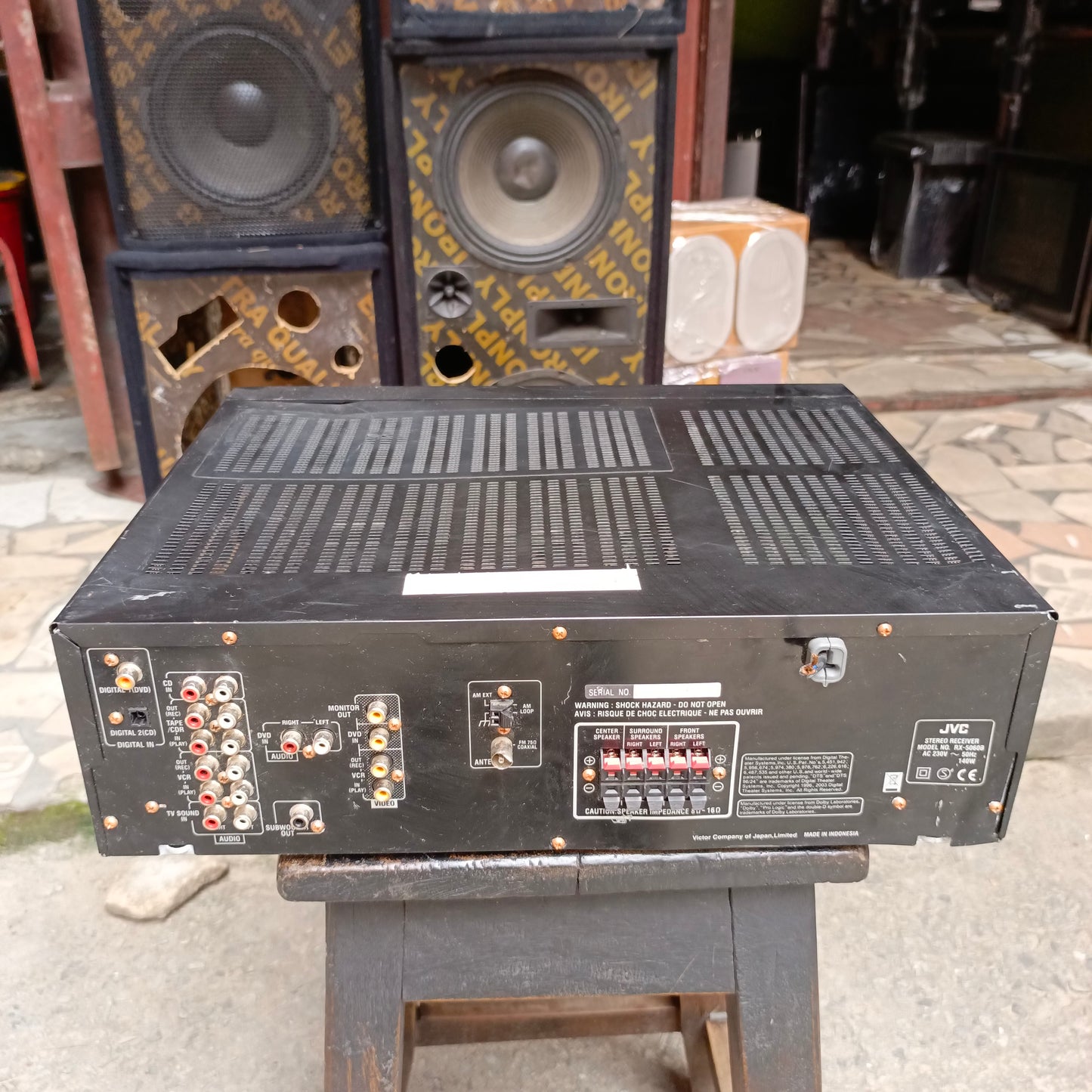 Récepteur AV stéréo JVC RX5060 (amplificateur) avec sortie 5.1 canaux et 5 entrées audio - Utilisé à l'étranger
