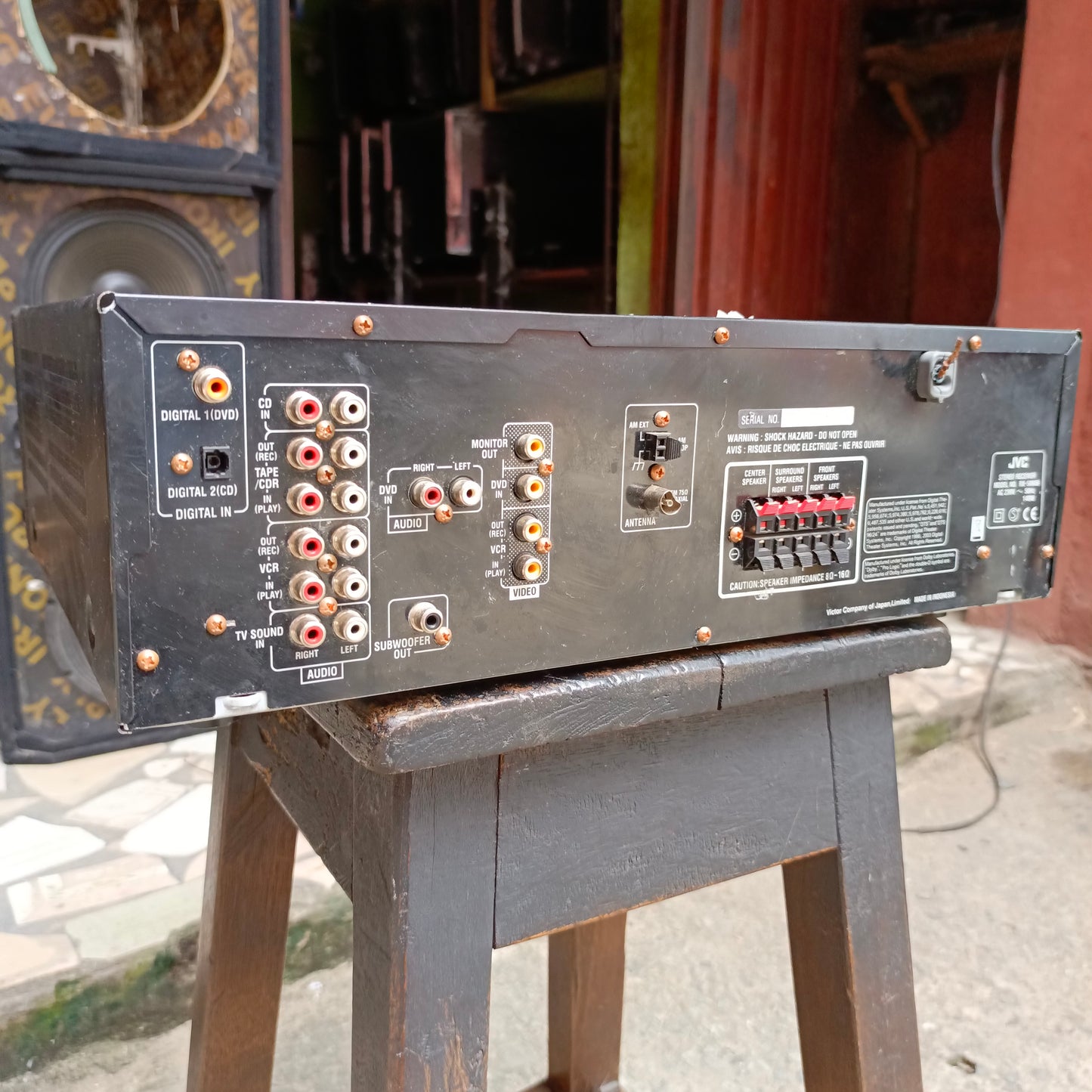 Récepteur AV stéréo JVC RX5060 (amplificateur) avec sortie 5.1 canaux et 5 entrées audio - Utilisé à l'étranger