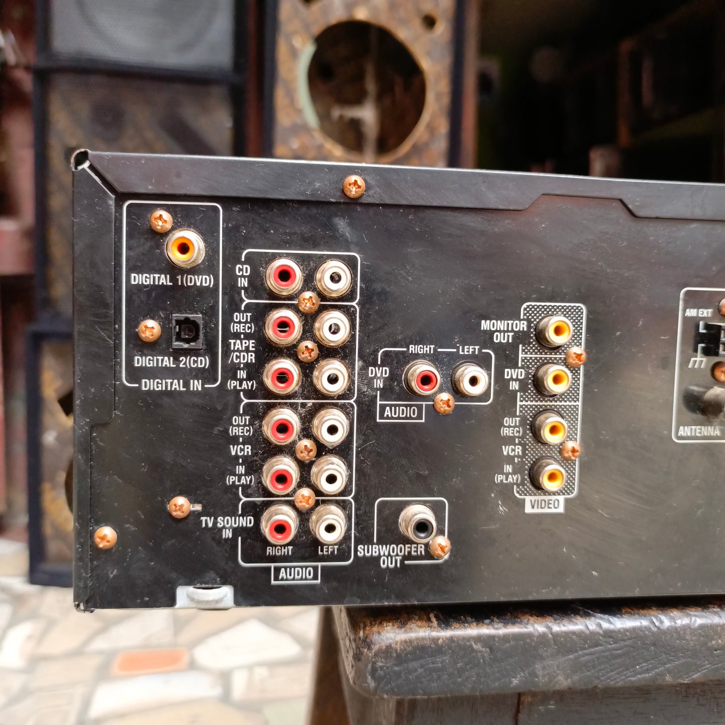 Récepteur AV stéréo JVC RX5060 (amplificateur) avec sortie 5.1 canaux et 5 entrées audio - Utilisé à l'étranger