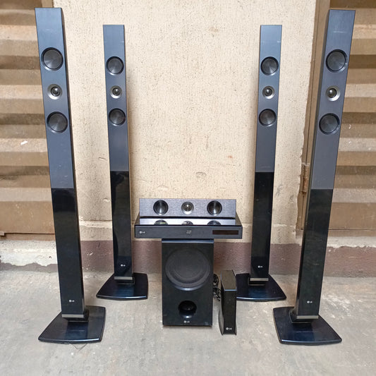 LG HB966TZW 5.1Ch 1100 Watts Blu-ray 3D DVD Home Theater Complete Set with Wireless Rear Speakers - Foreign Used