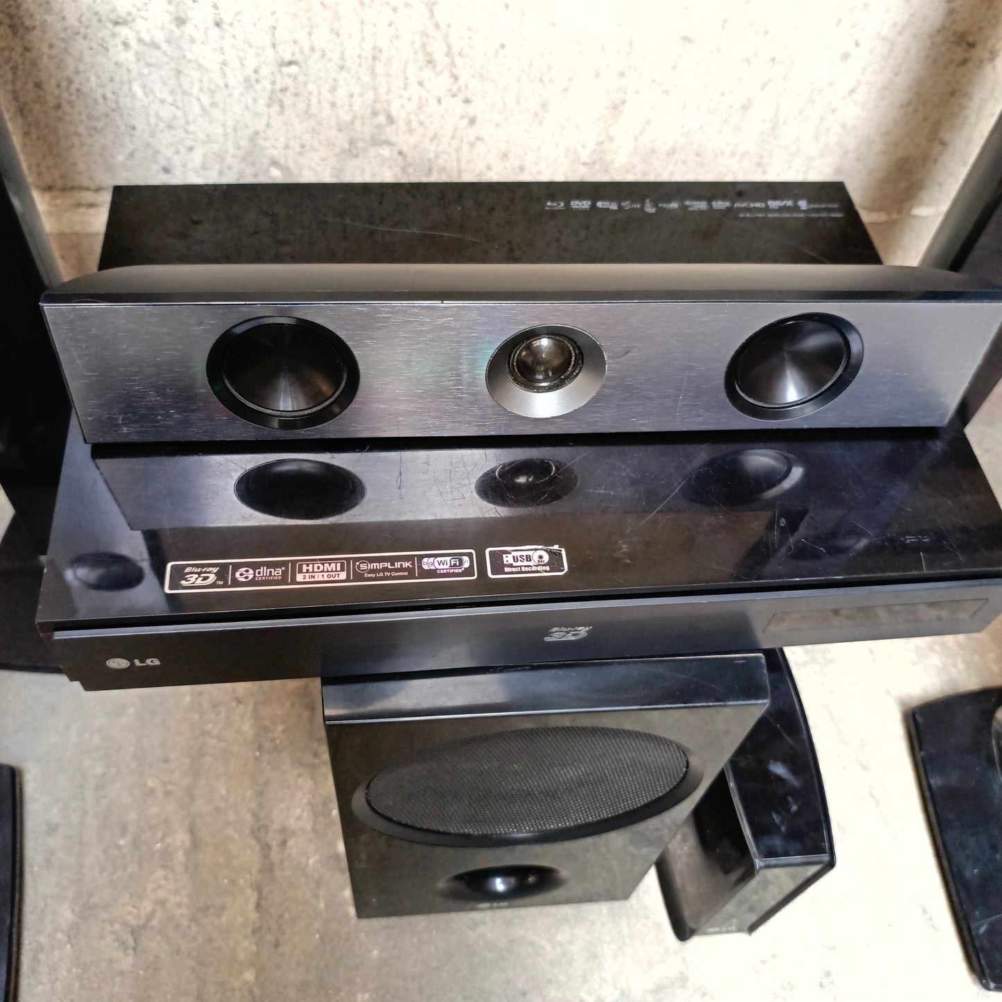 LG HB966TZW 5.1Ch 1100 Watts Blu-ray 3D DVD Home Theater Complete Set with Wireless Rear Speakers - Foreign Used