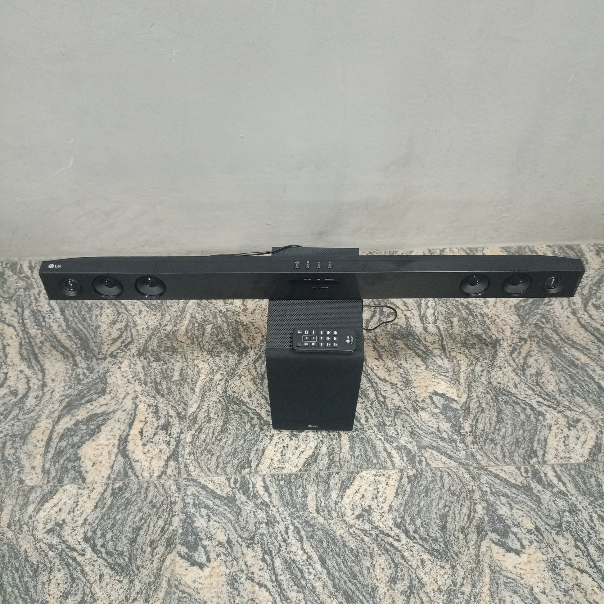 LG SJ3 2.1Ch 300W Bluetooth Sound Bar with Wireless Subwoofer - Brand New