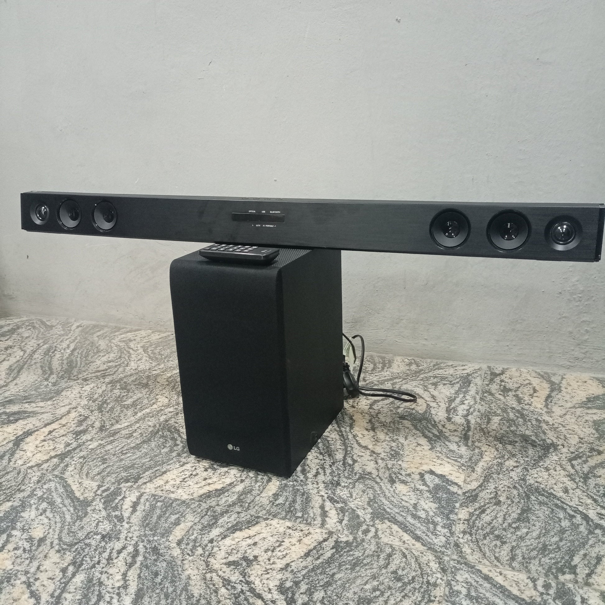 LG SJ3 2.1Ch 300W Bluetooth Sound Bar with Wireless Subwoofer - Brand New