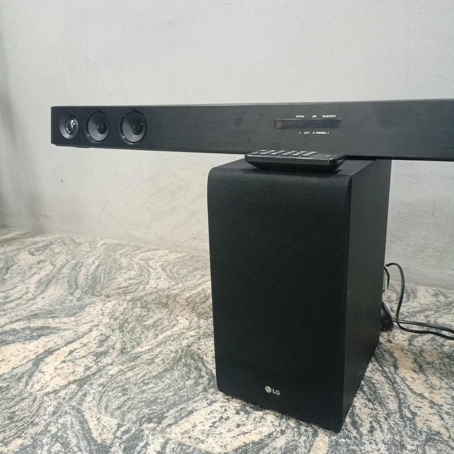 LG SJ3 2.1Ch 300W Bluetooth Sound Bar with Wireless Subwoofer - Brand New