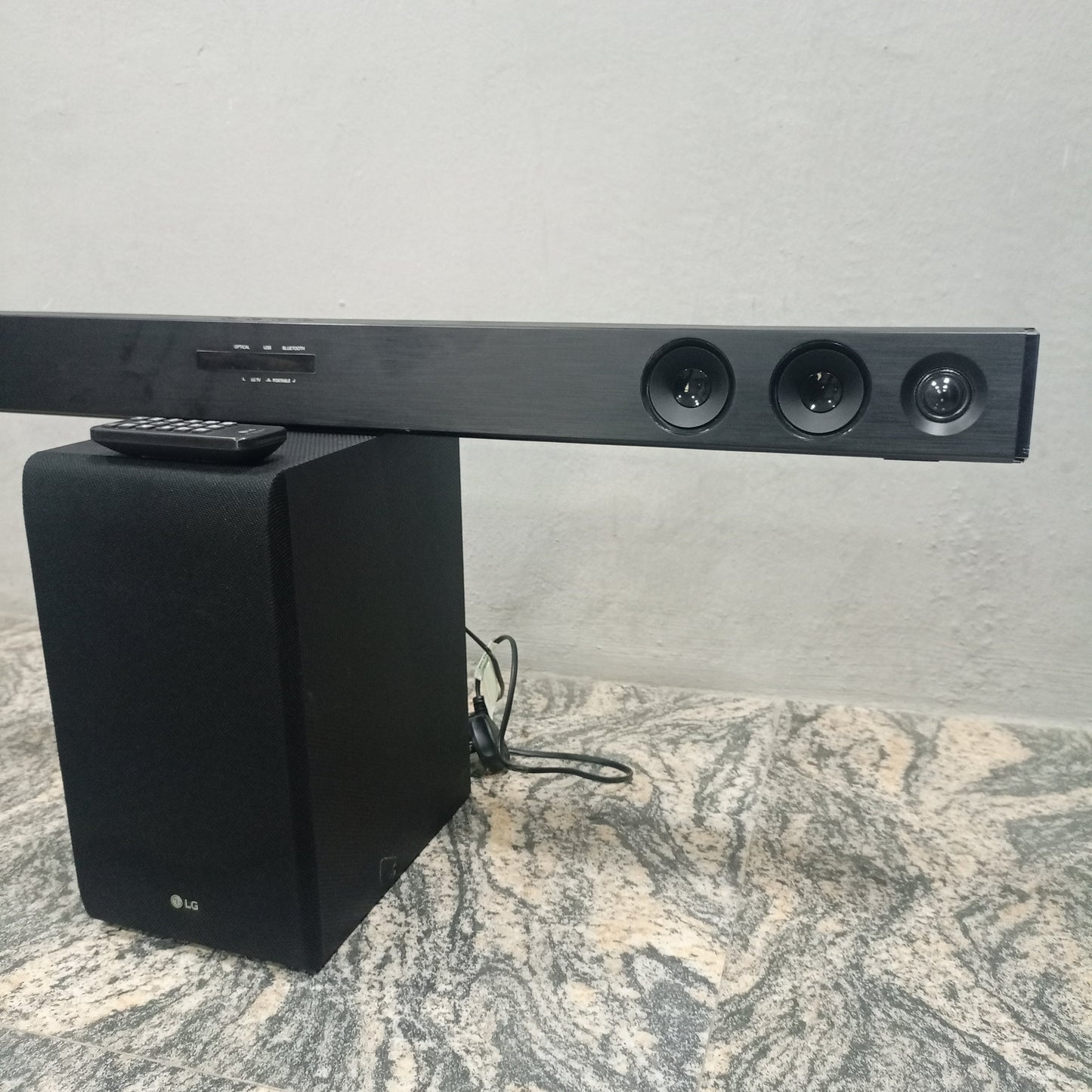 LG SJ3 2.1Ch 300W Bluetooth Sound Bar with Wireless Subwoofer - Brand New