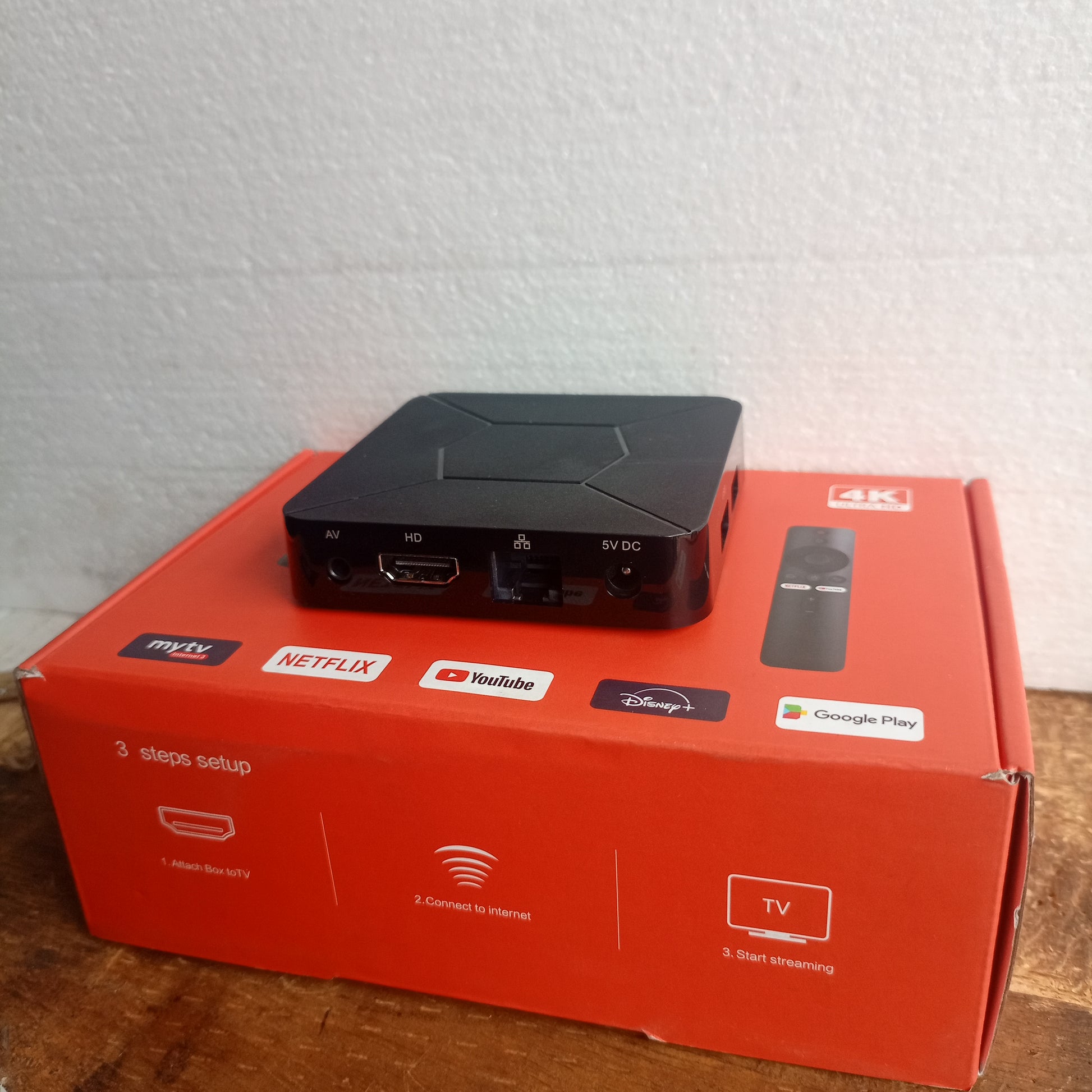 Q5 androidTV 2GB/8GB Android 10 Smart Box with Built-in Bluetooth, WiFi and Bluetooth Voice Control Remote