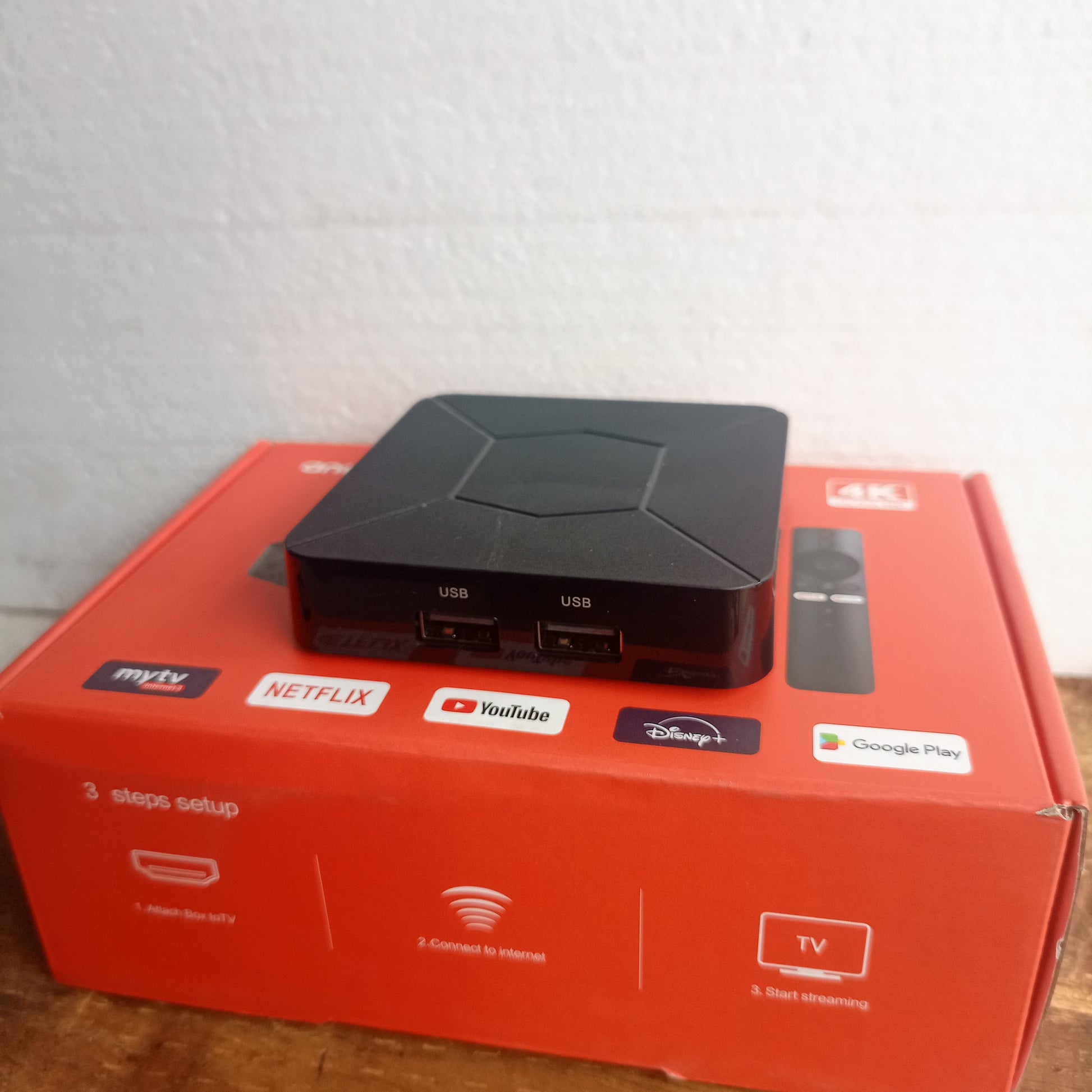 Q5 androidTV 2GB/8GB Android 10 Smart Box with Built-in Bluetooth, WiFi and Bluetooth Voice Control Remote