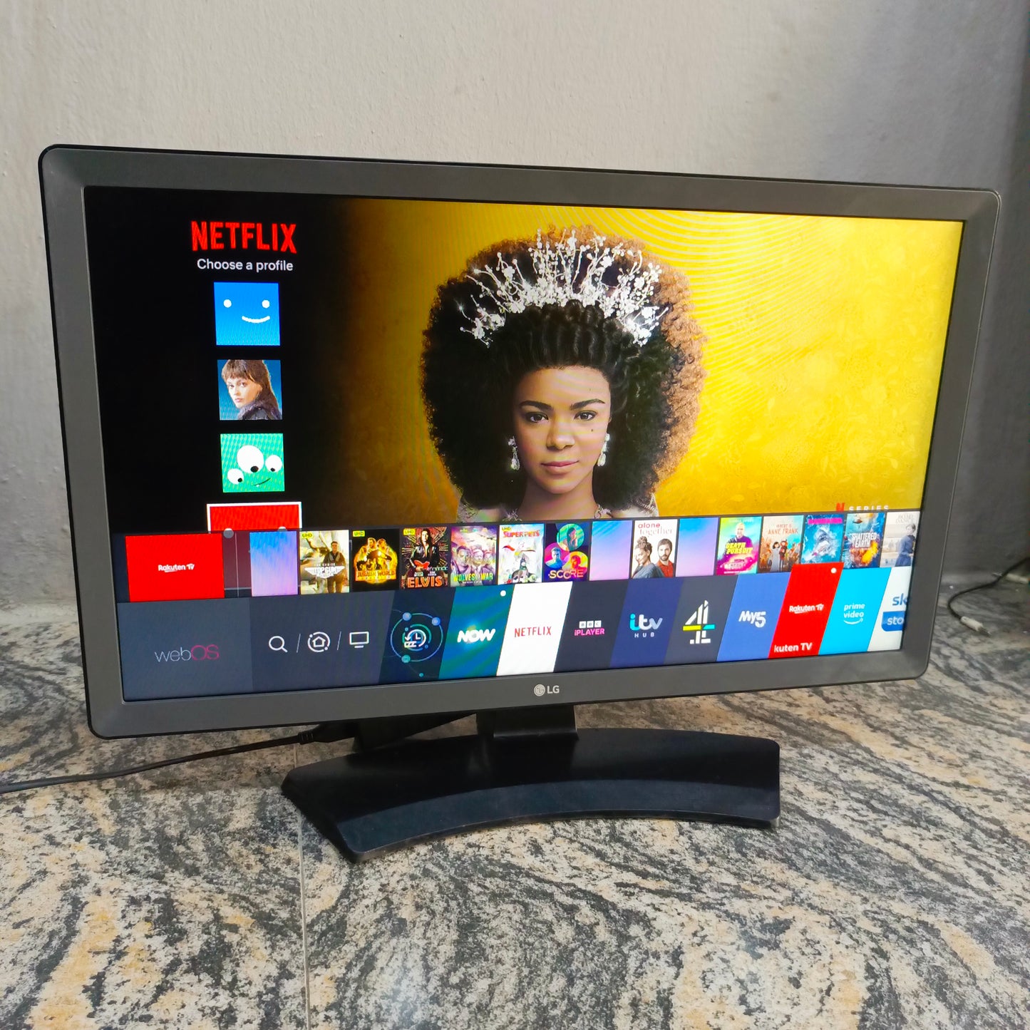 LG 24 Inch 24TL510S webOS Smart Satellite HD Ready LED TV (Built-in WiFi, Miracast) - Foreign Used