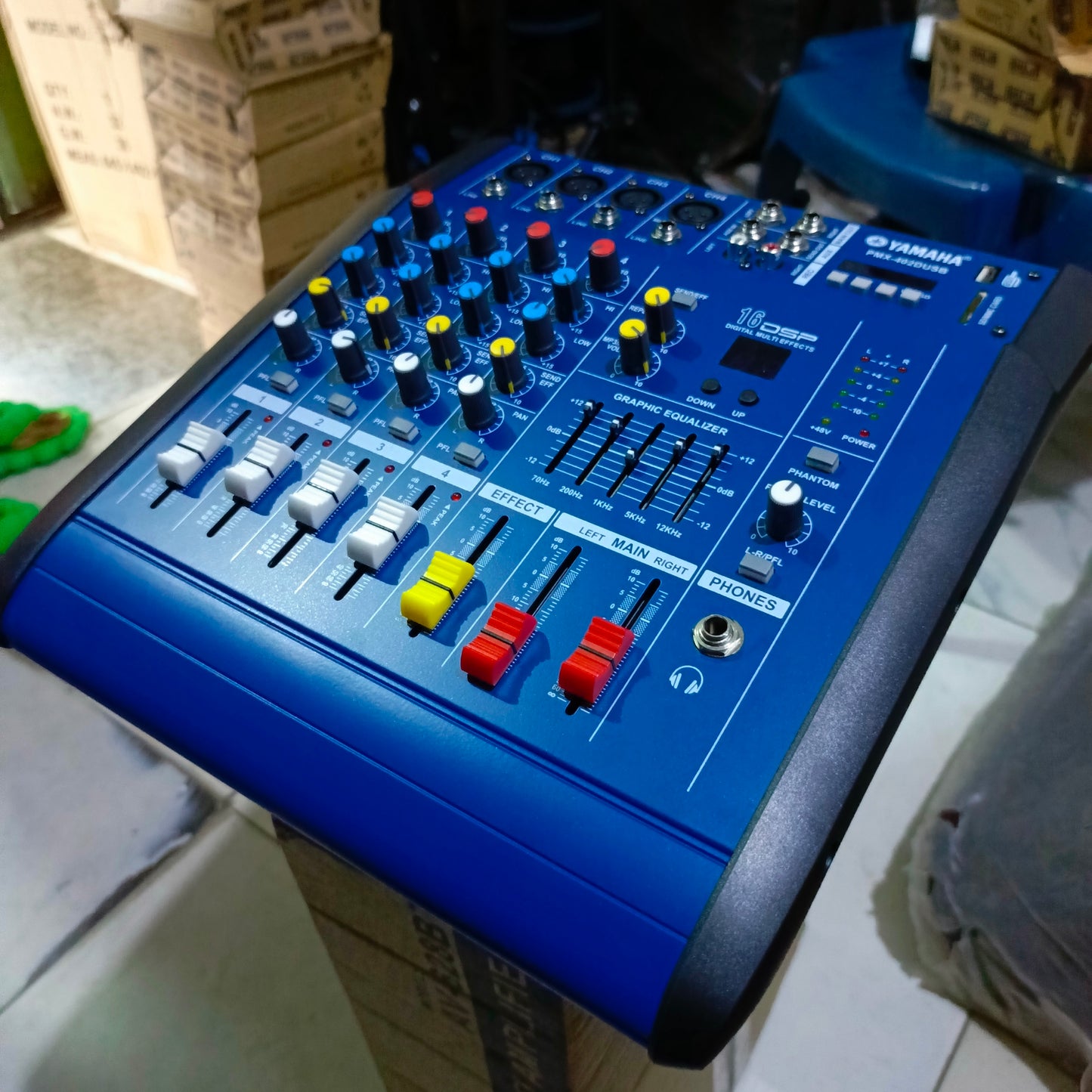 Yamaha PMX402DU 4-Channel Powered Mixer With Built-in Amplifier, BlueTooth, USB, DSP Effects And Phantom Light - Left View