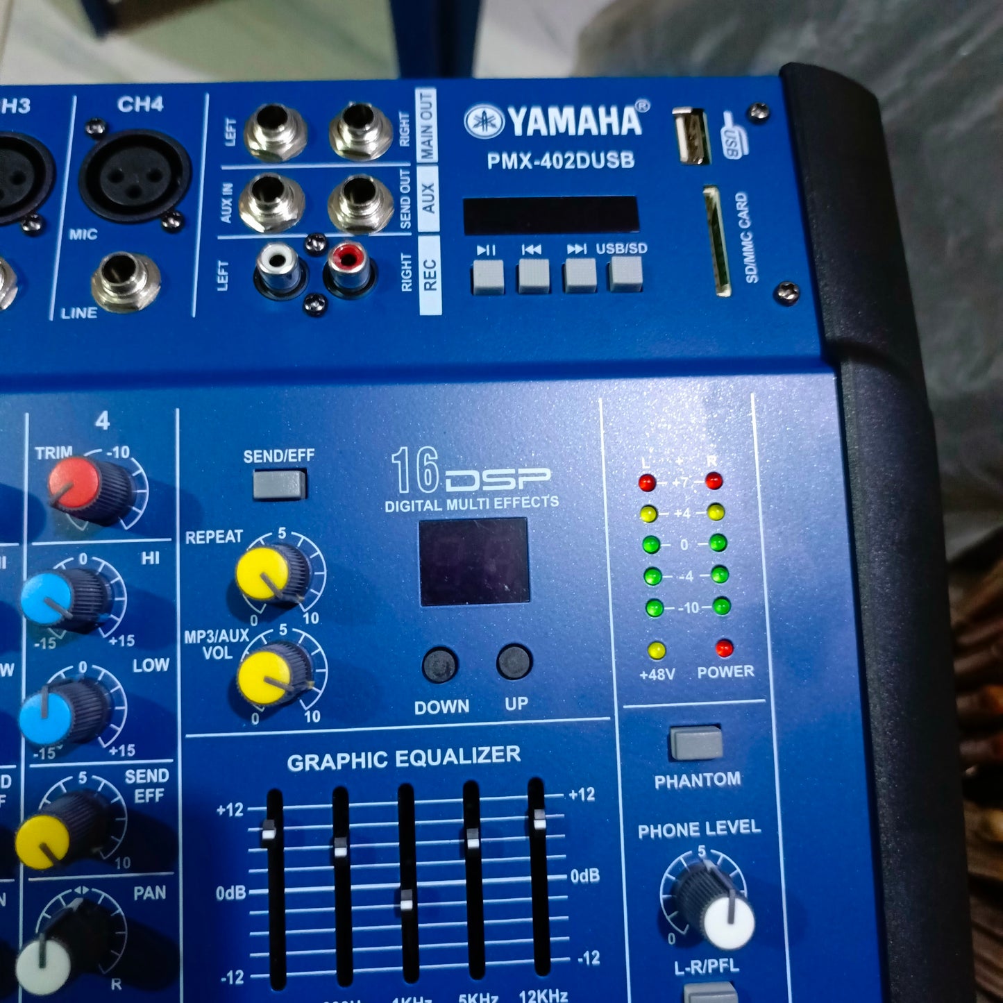 Yamaha PMX402DU 4-Channel Powered Mixer With Built-in Amplifier, BlueTooth, USB, DSP Effects And Phantom Light - Closer view