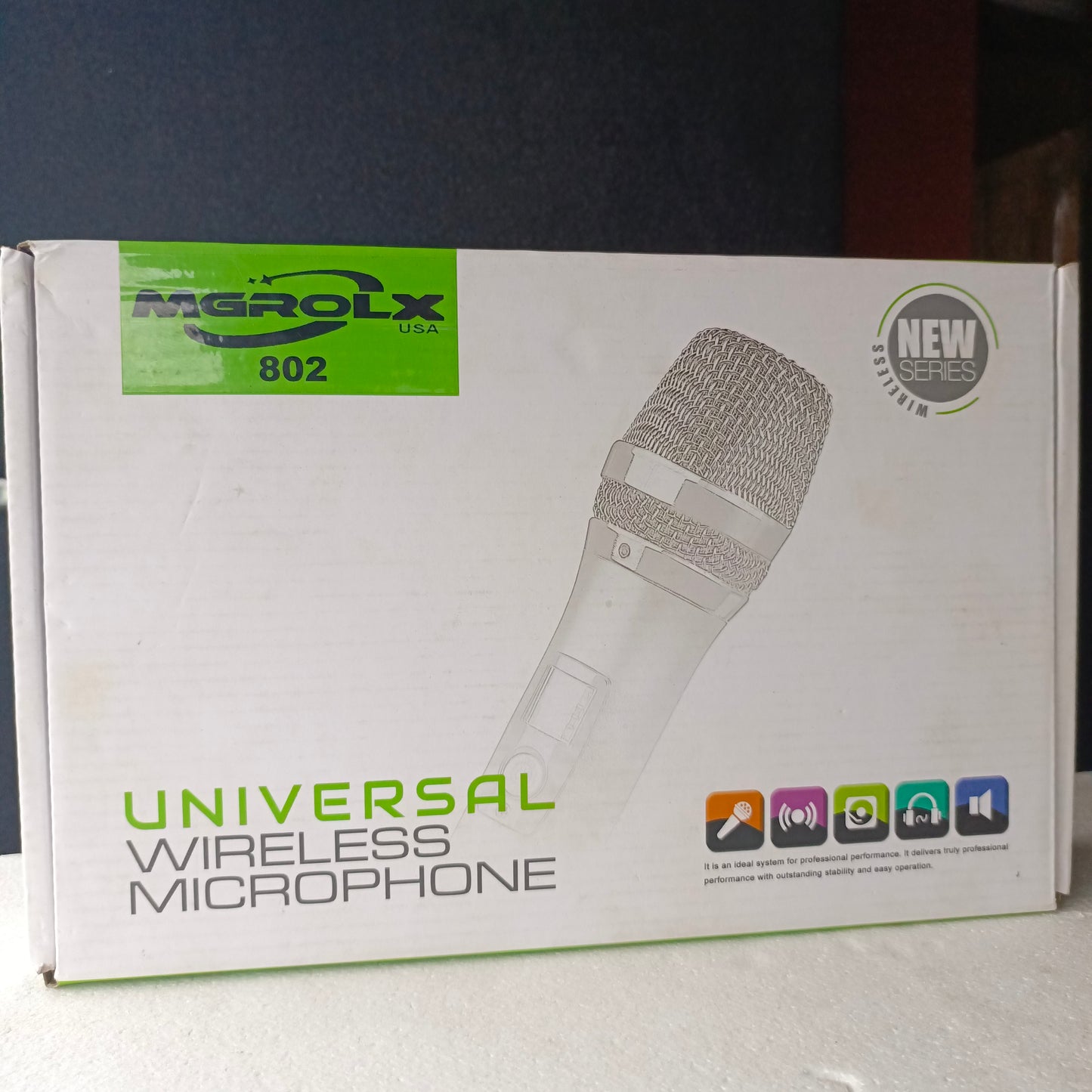 Professional Universal Dual (2 Way) Wireless Dynamic Vocal Microphone with mini Microphone Receiver - carton view
