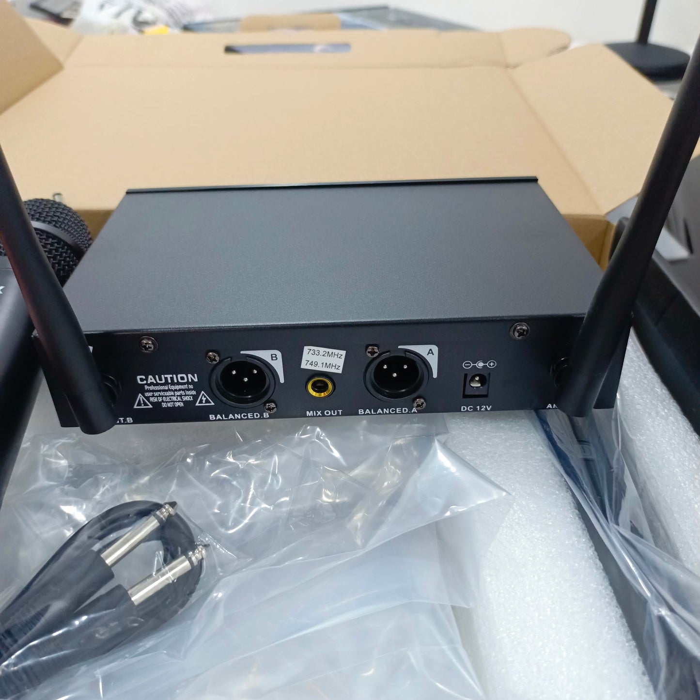 Max MK-II Dual (2-Way) Dynamic Wireless Vocal Microphone Receiver - Back View