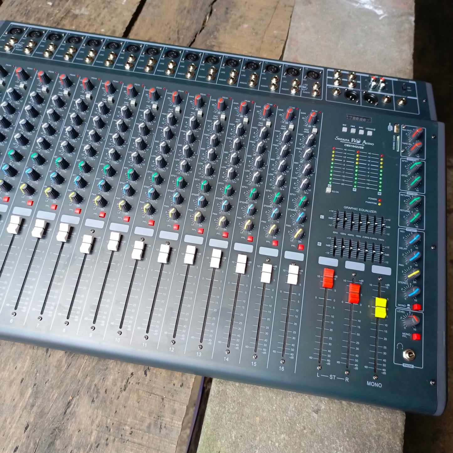 Yamaha CMX1642 16-Channel Professional Live Mixer - Brand New