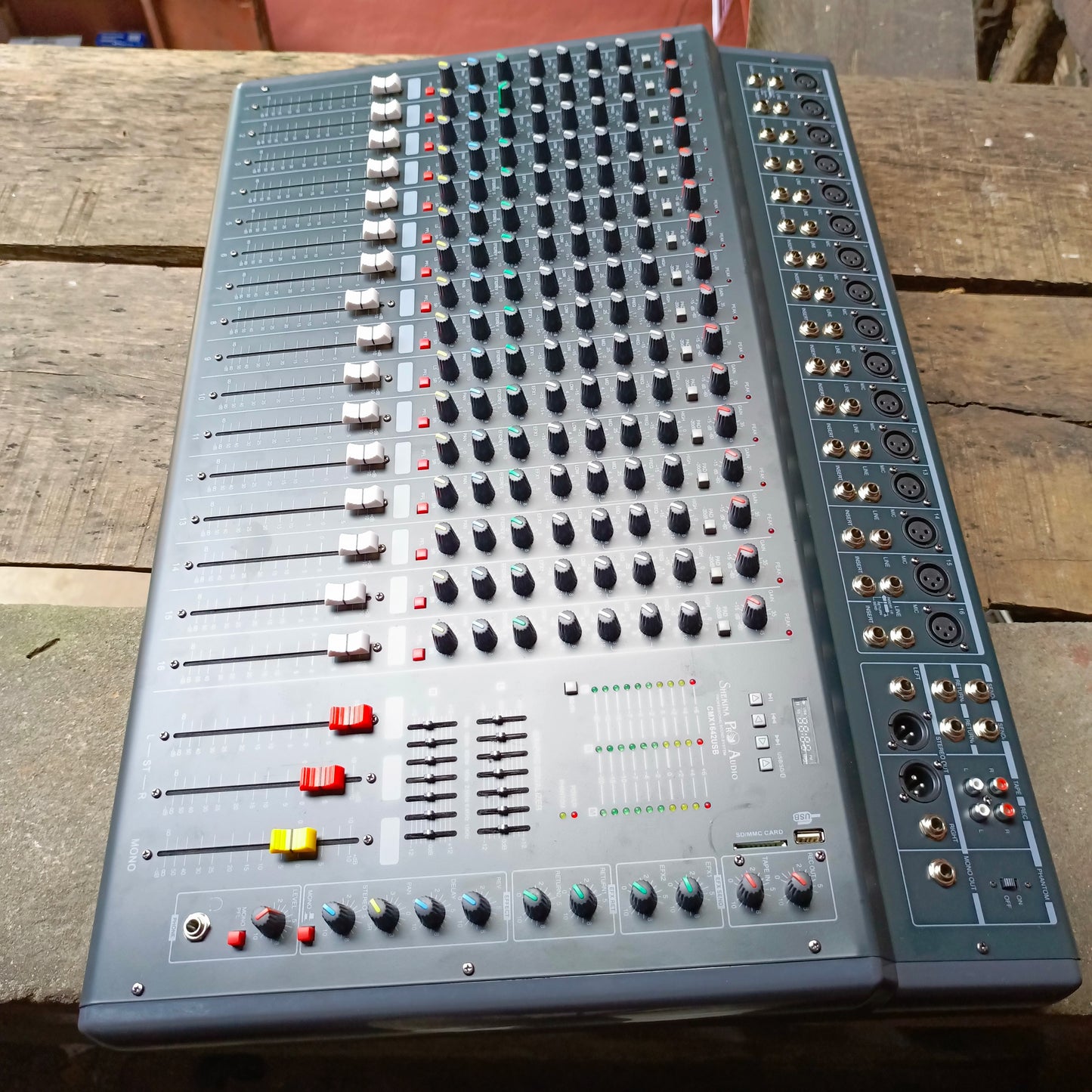 Yamaha CMX1642 16-Channel Professional Live Mixer - Brand New