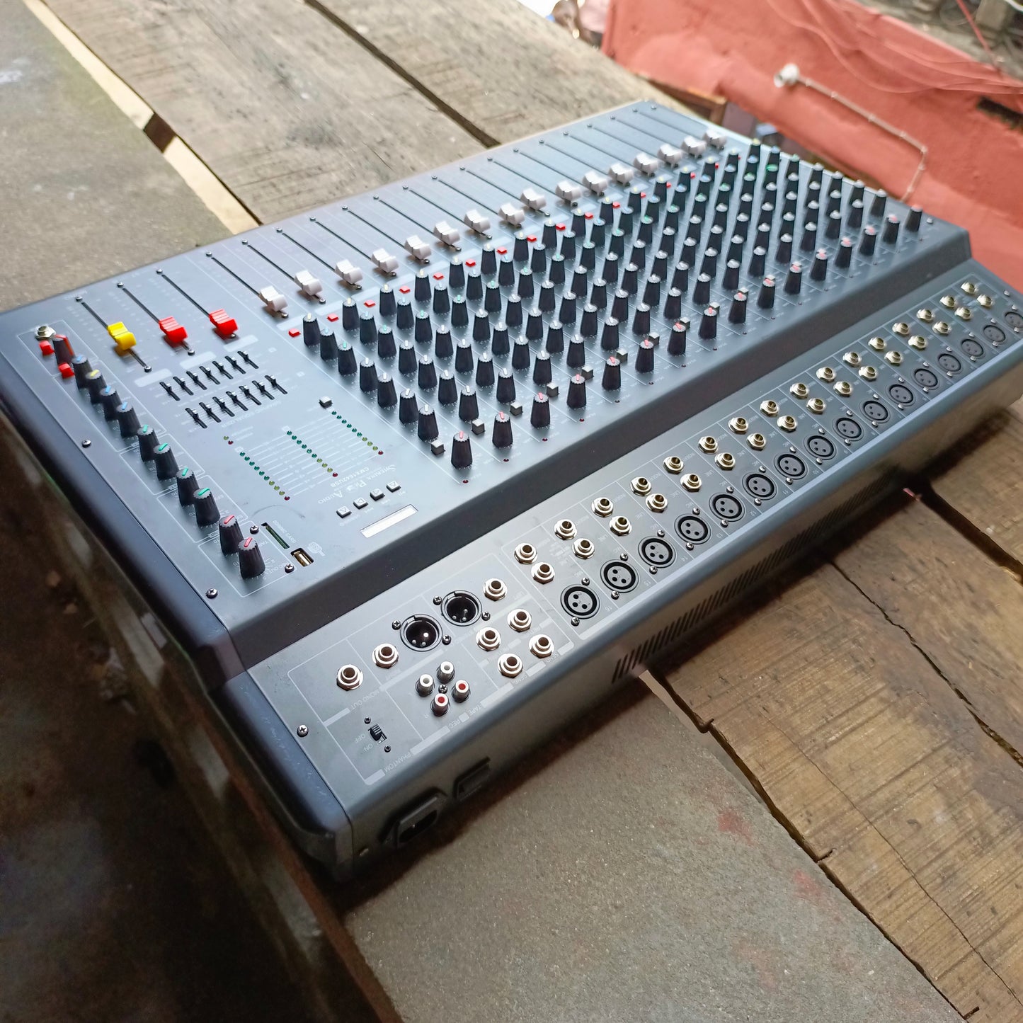 Yamaha CMX1642 16-Channel Professional Live Mixer - Brand New