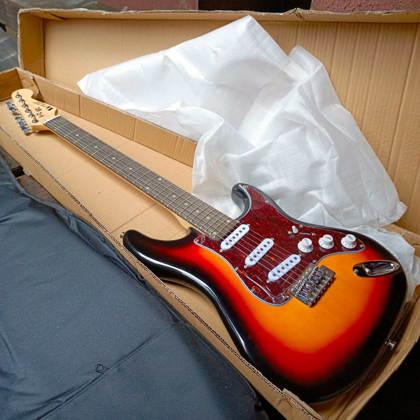 Premium 6-String 22-Flet Electric Lead Guitar with 4 volume knob - Brand New
