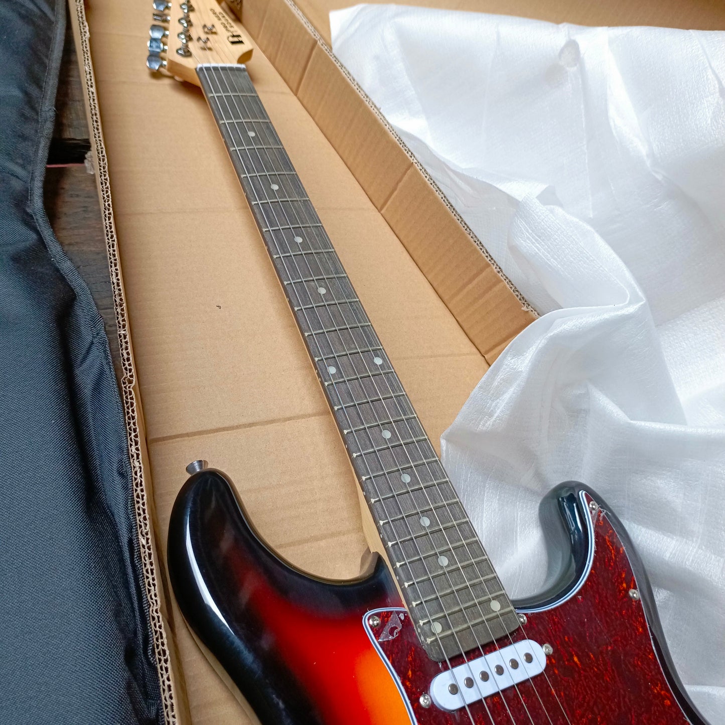 Premium 6-String 22-Flet Electric Lead Guitar with 4 volume knob - Brand New