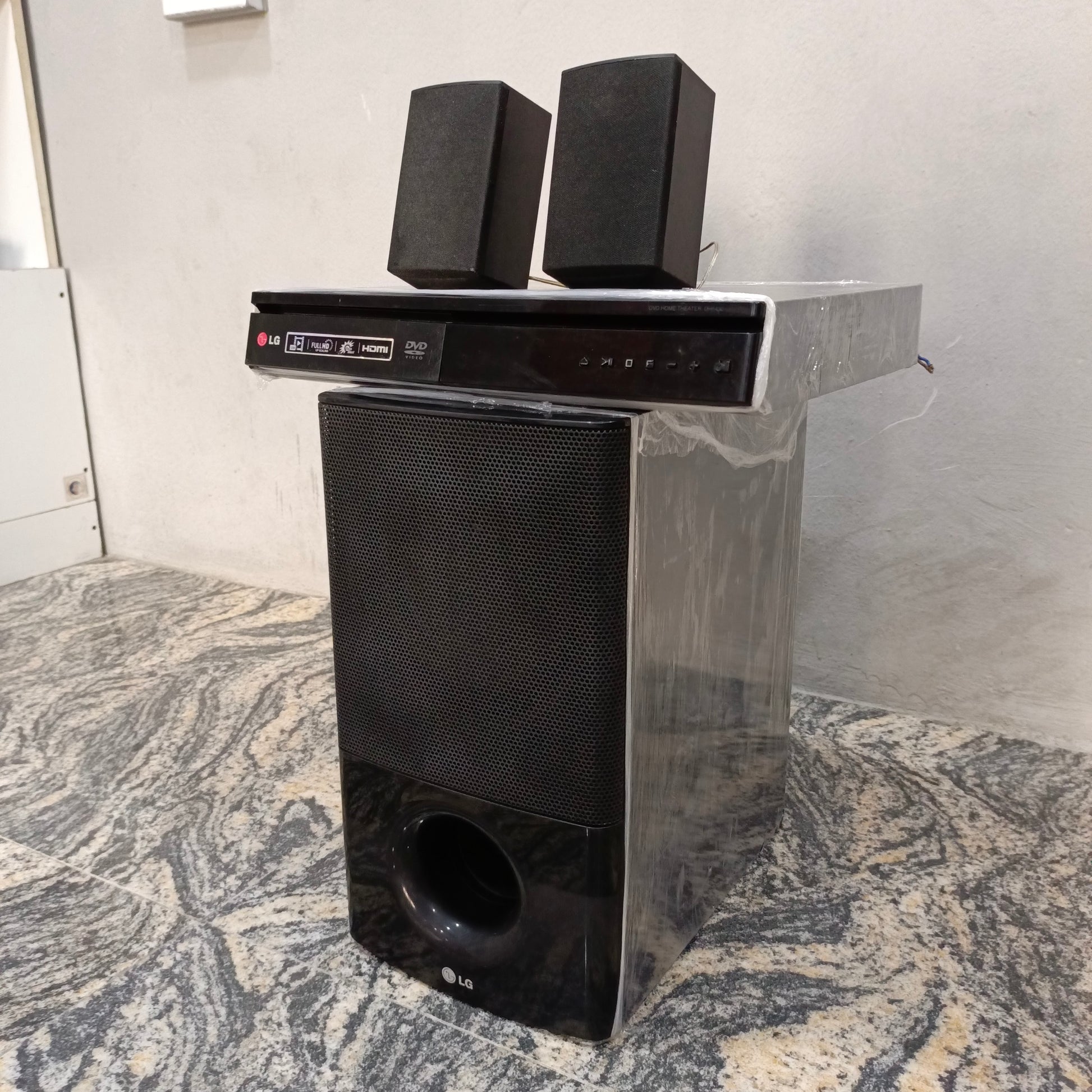 LG 2.1Ch 500W DVD Home Theater System - Foreign Used