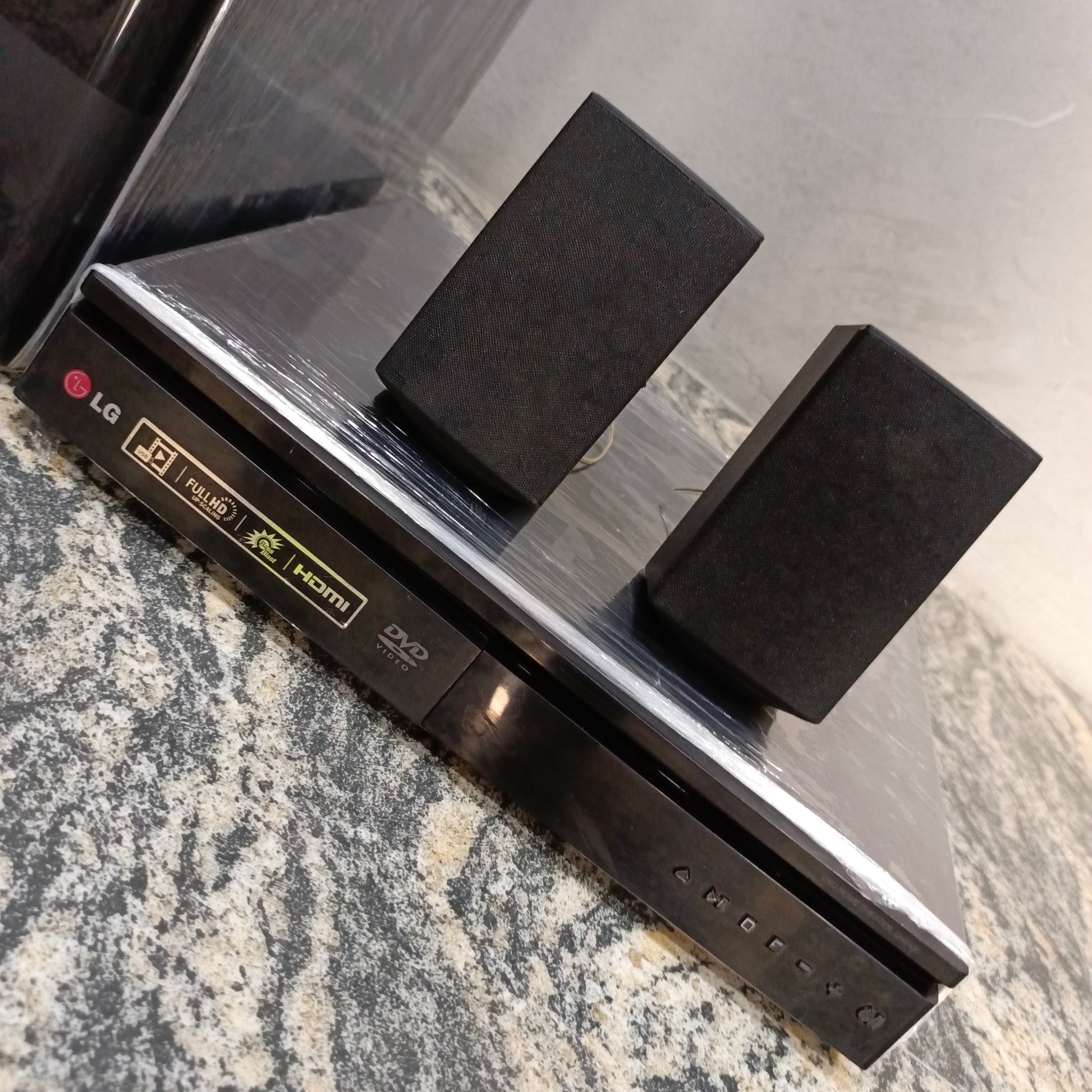 LG 2.1Ch 500W DVD Home Theater System - Foreign Used