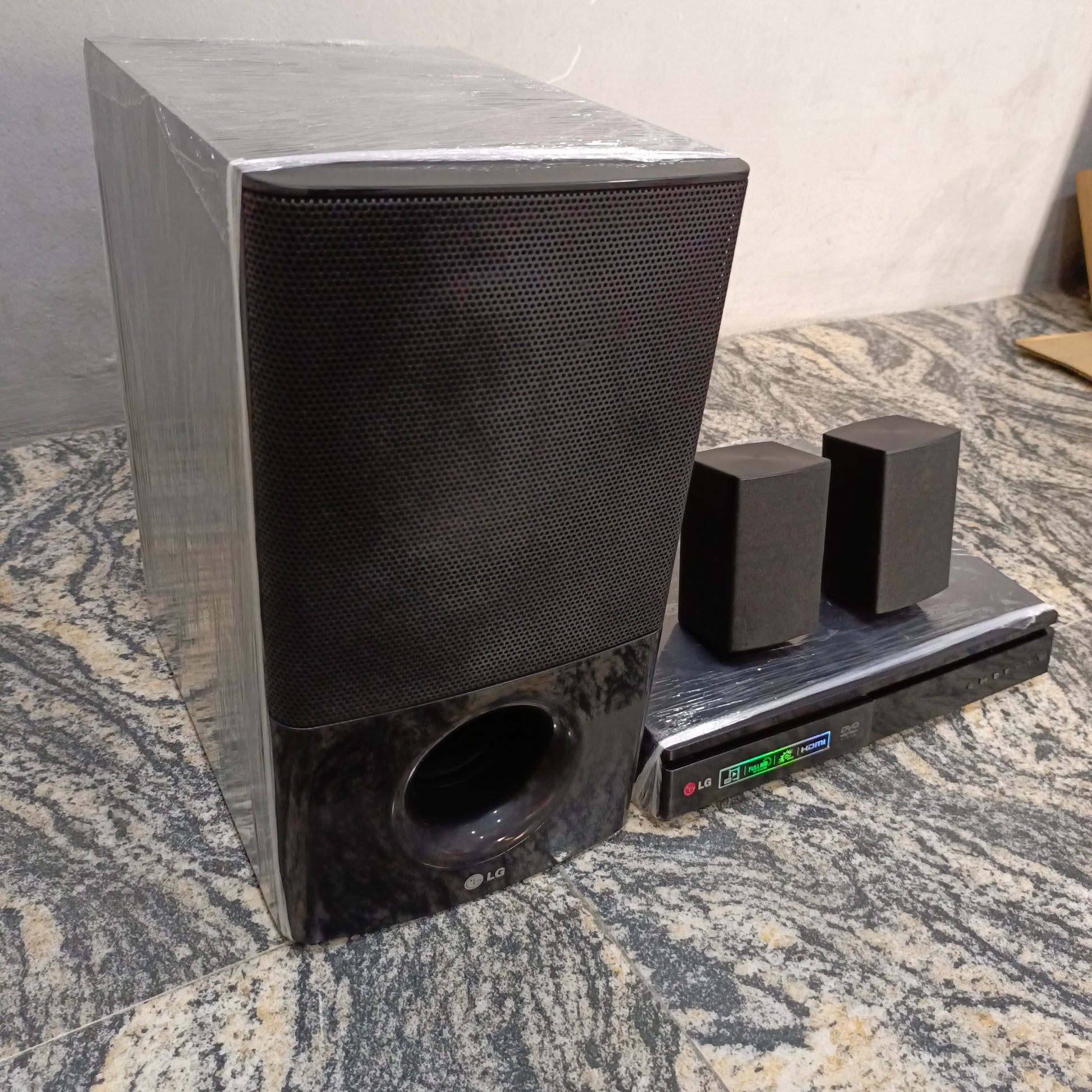 LG 2.1Ch 500W DVD Home Theater System - Foreign Used