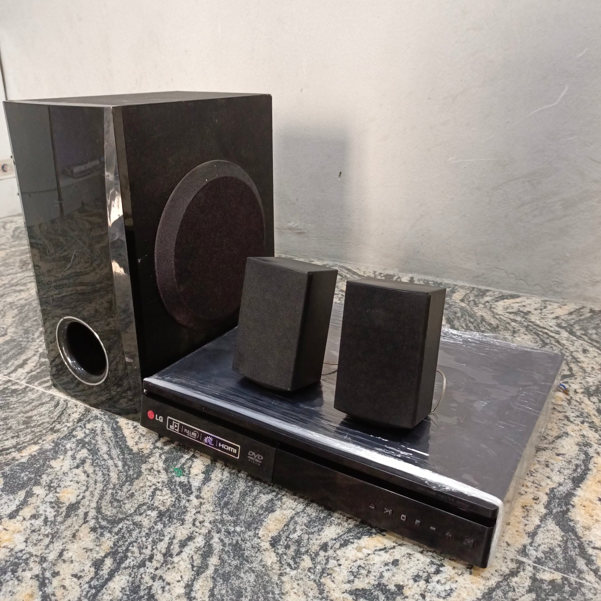 LG 2.1Ch 400W DVD Home Theater System - Foreign Used