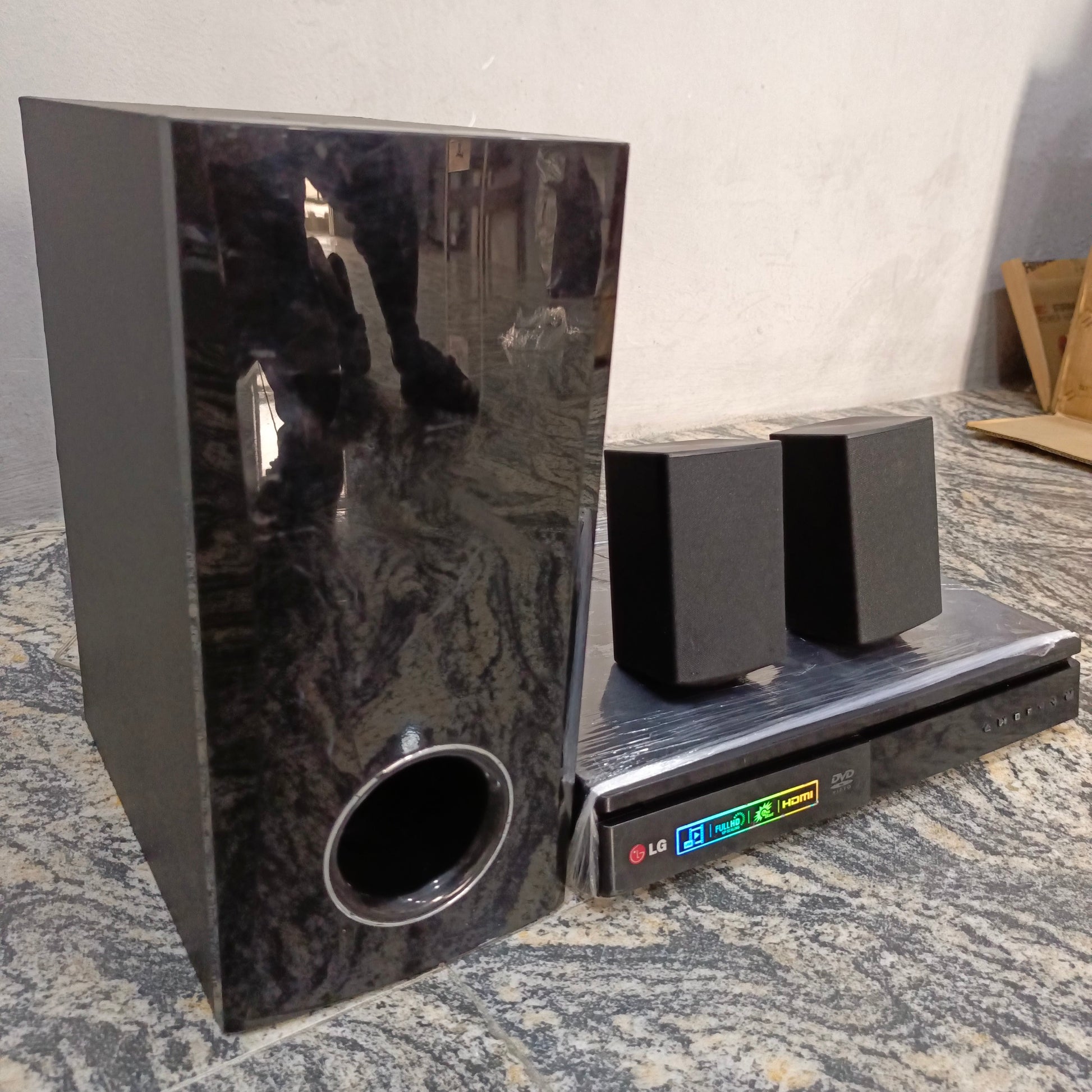 LG 2.1Ch 400W DVD Home Theater System - Foreign Used