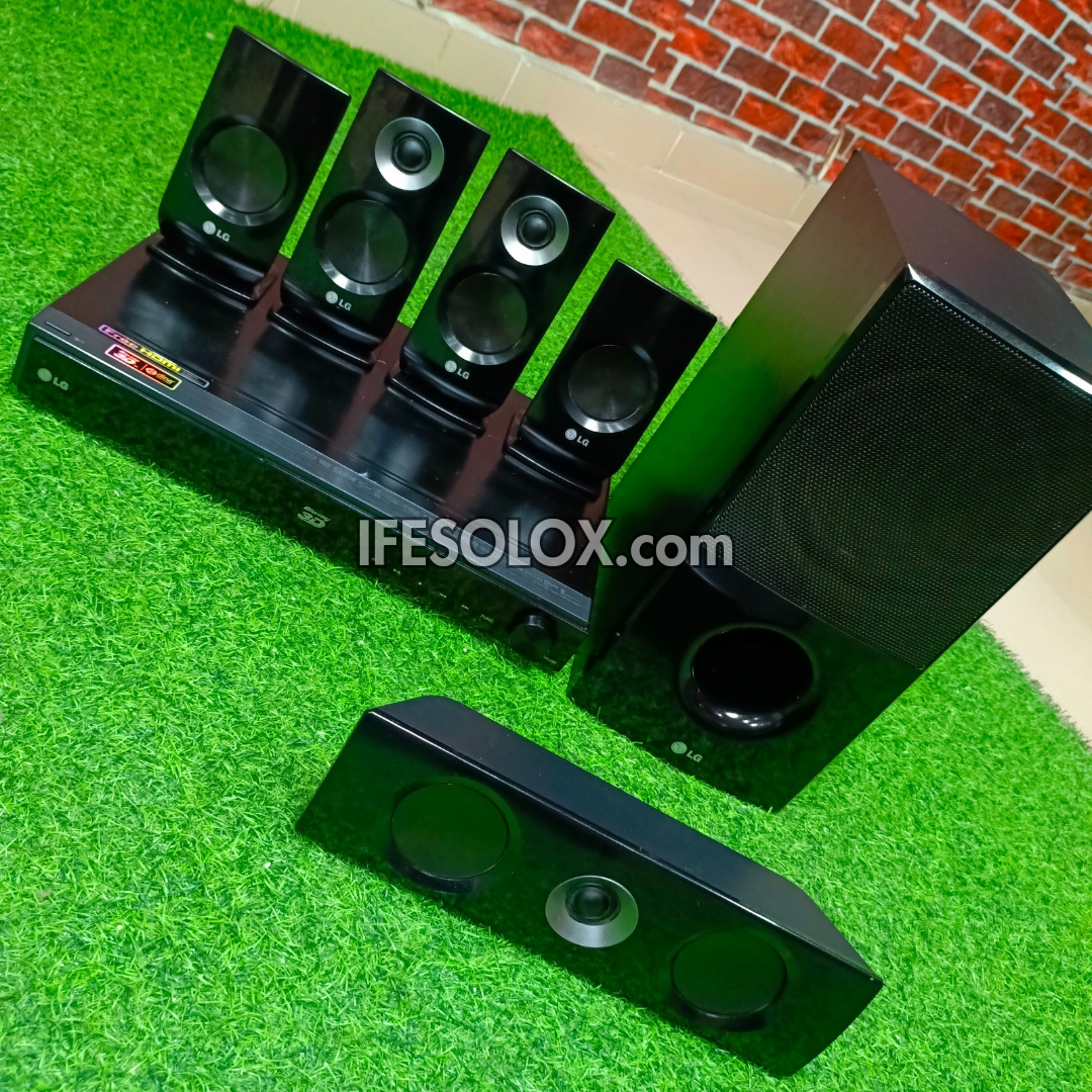 LG HB906SB 5.1Ch 1,100 Watts Blu-ray 3D DVD Home Theater Complete Set (USB, FM, Aux, Optical in) - Foreign Used