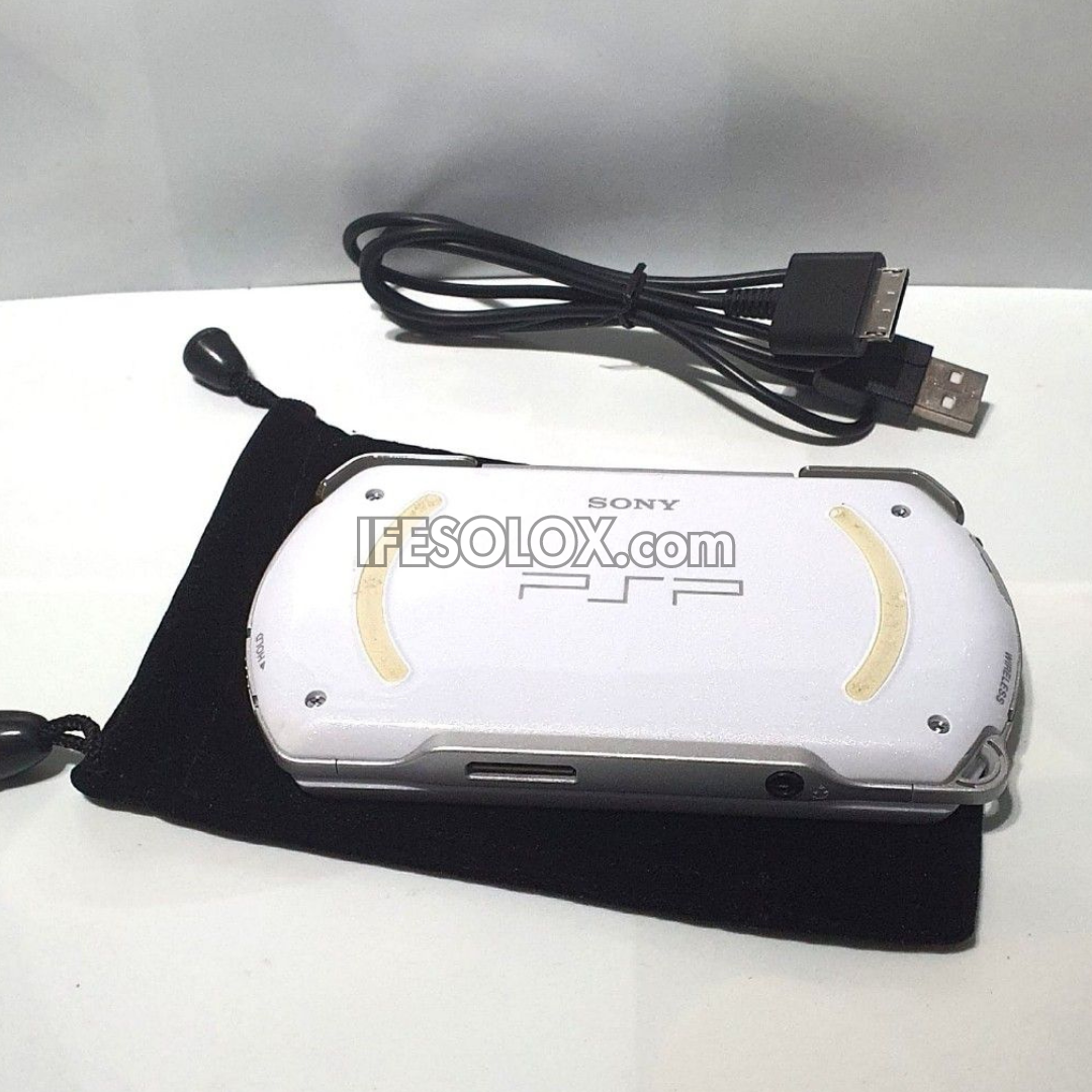 PlayStation Portable PSP Go N1000 series Game Console with 16GB Memory Stick and 20 Games (White) - Foreign Used