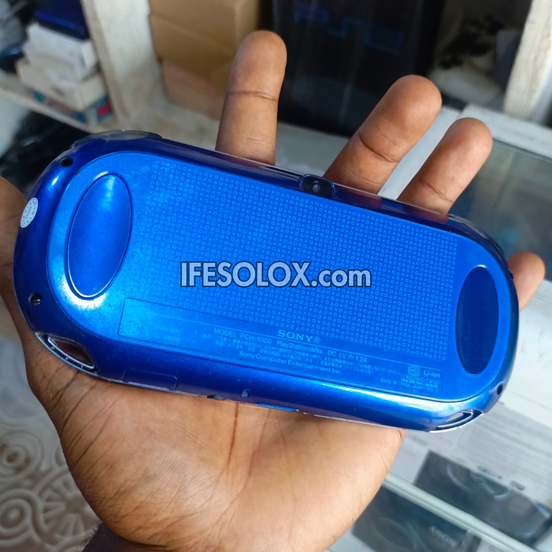 PlayStation VITA PCH-1000 Series Game Console + 32GB Memory Stick and 10 Games (Blue) - Foreign Used