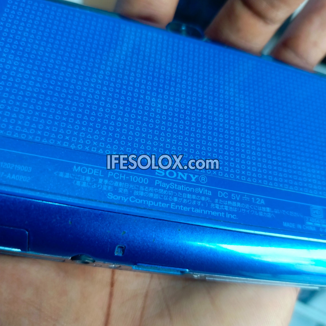 PlayStation VITA PCH-1000 Series Game Console + 32GB Memory Stick and 10 Games (Blue) - Foreign Used