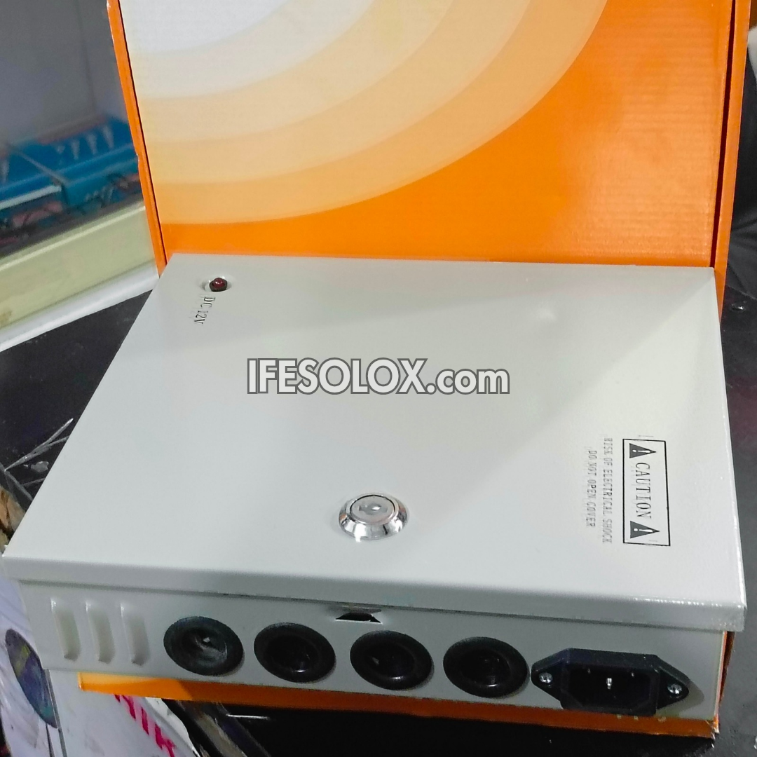 Boîtier d'alimentation CCTV professionnel 8 voies 12 V CC avec fusible individuel - Tout neuf