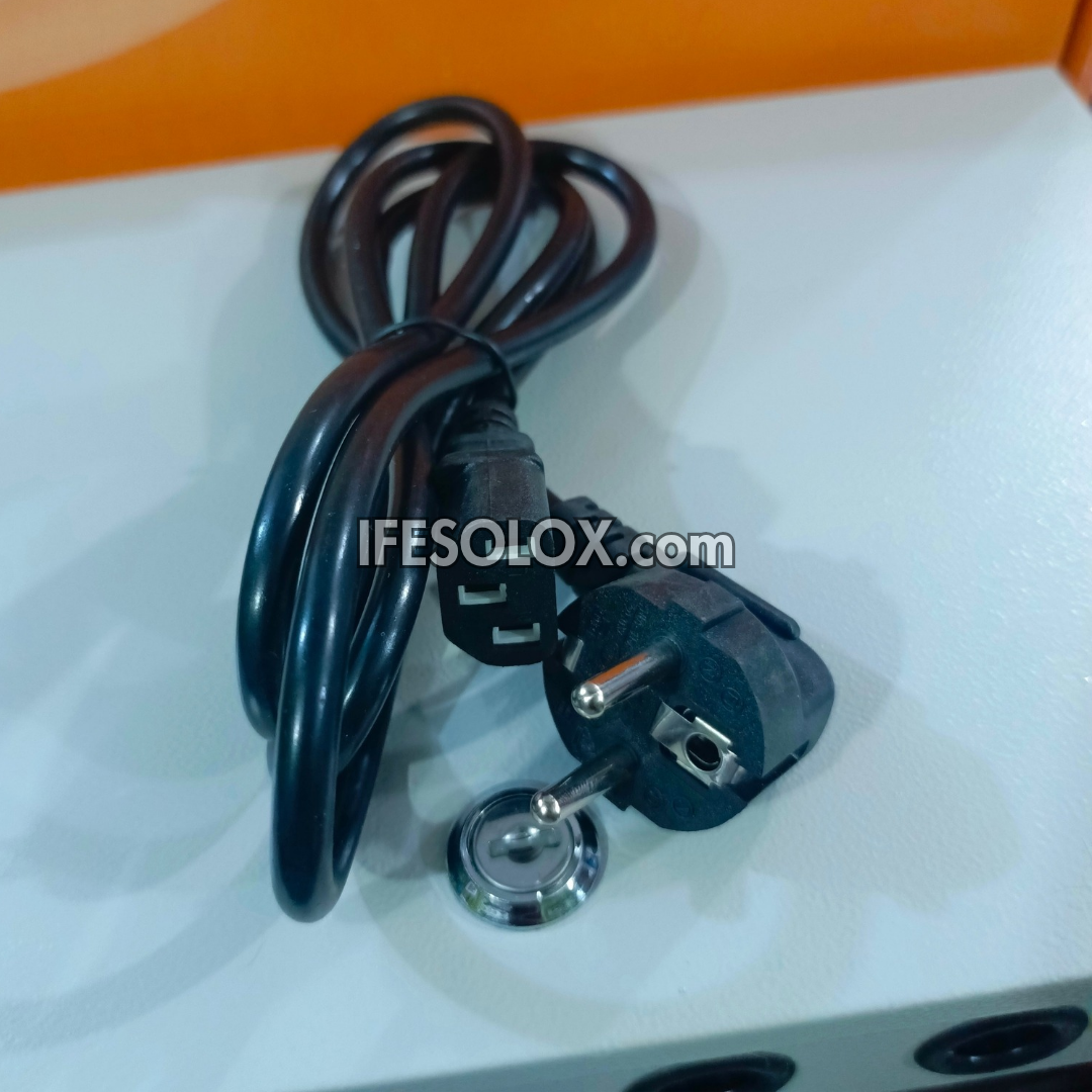 Boîtier d'alimentation CCTV professionnel 8 voies 12 V CC avec fusible individuel - Tout neuf