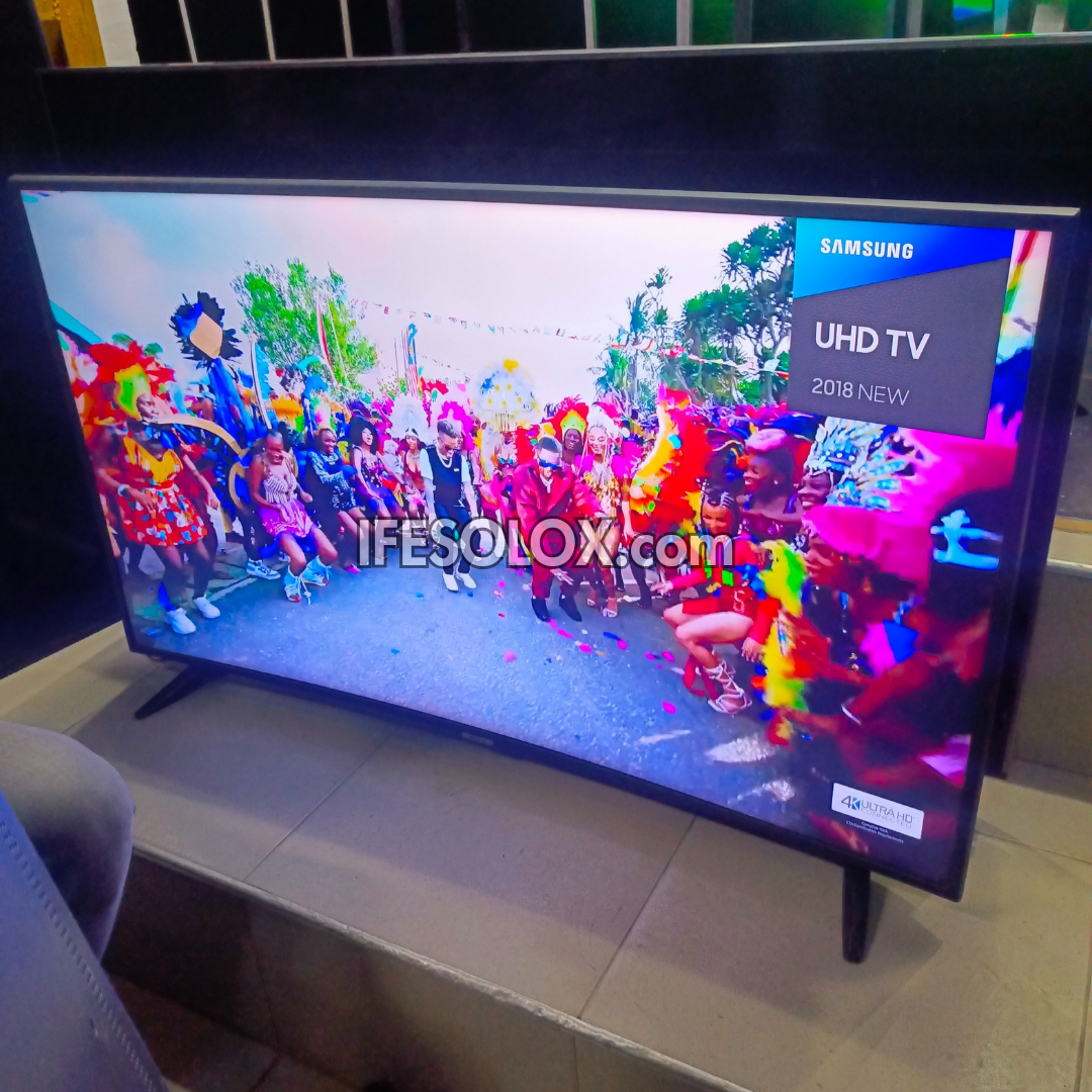 Téléviseur intelligent incurvé UHD 4K SAMSUNG série NU7300 de 49 pouces (Miracast, AirPlay) - D'occasion au Royaume-Uni