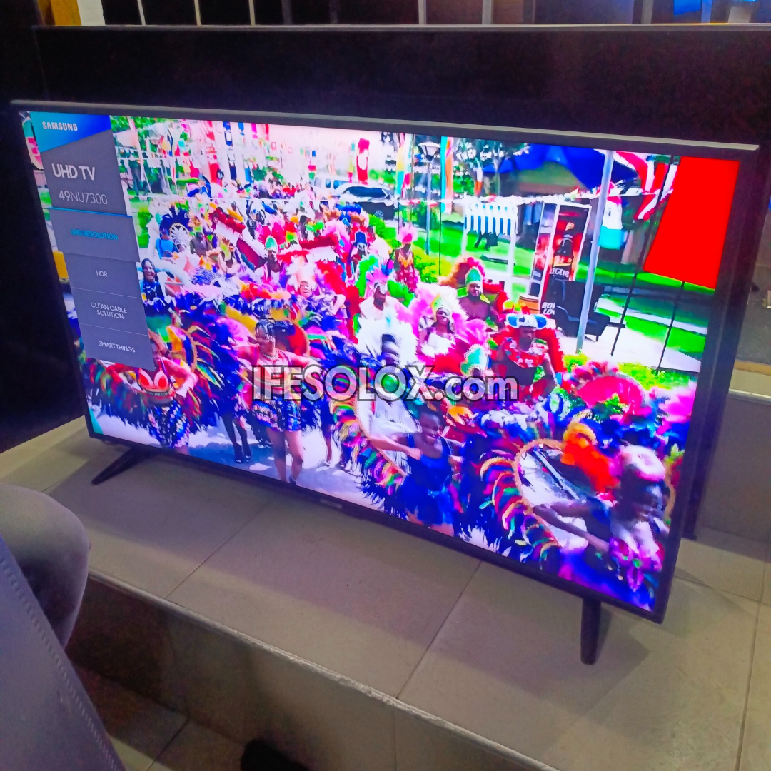 Téléviseur intelligent incurvé UHD 4K SAMSUNG série NU7300 de 49 pouces (Miracast, AirPlay) - D'occasion au Royaume-Uni