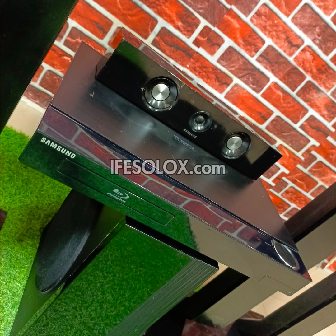 Samsung HT-C5550 5.1Ch 1000Watts Blu-ray 3D Standing DVD Home Theater Complete Set (USB, Aux, FM, Optical, HDMI) - Foreign Used