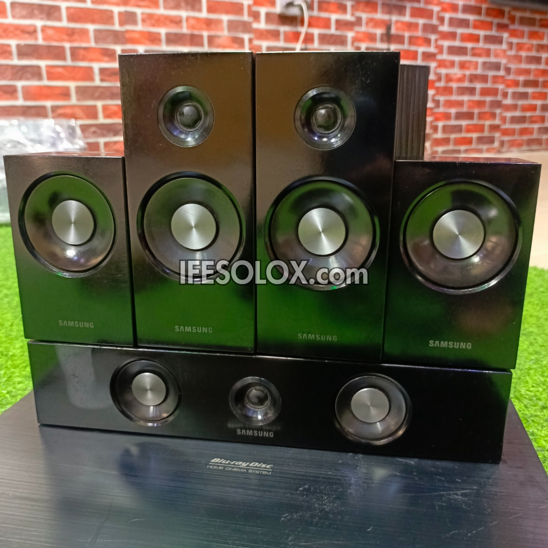 Samsung HT-C5900 1000Watts Blu-ray 3D DVD Home Theater Complete Set (USB, Aux, FM, Optical, HDMI) - Foreign Used