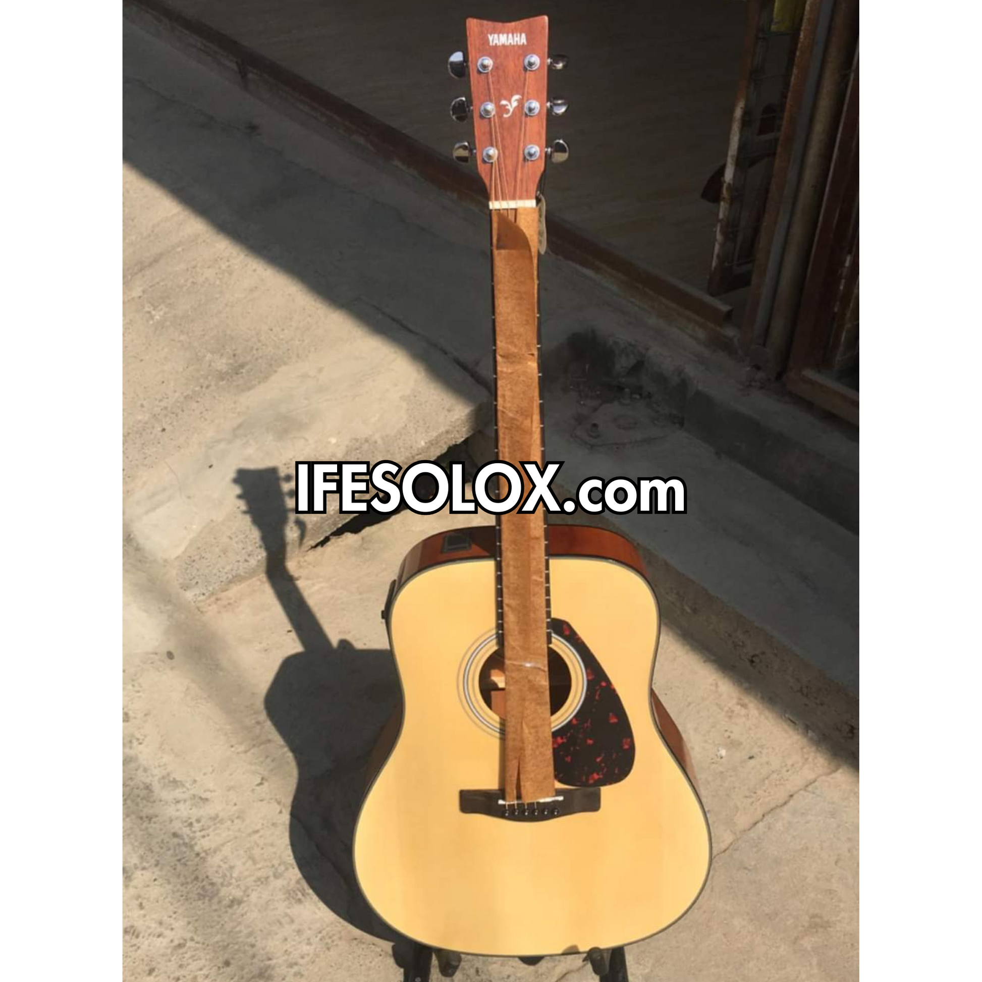 Yamaha F600EQ 38" Full-Body Semi-Acoustic Guitar with Belt and Bag - Brand New