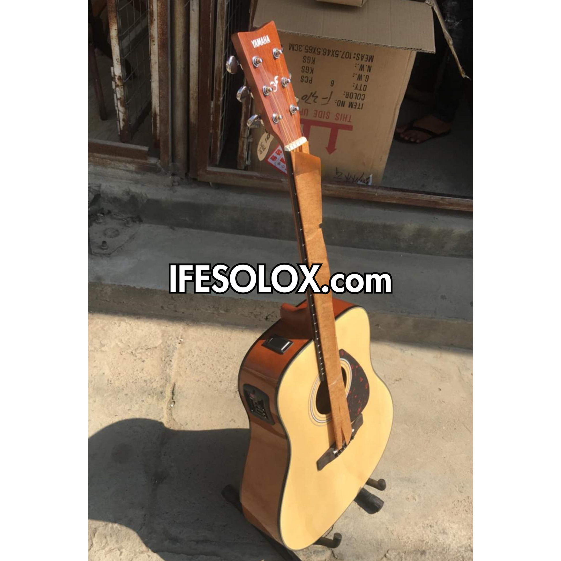 Yamaha F600EQ 38" Full-Body Semi-Acoustic Guitar with Belt and Bag - Brand New