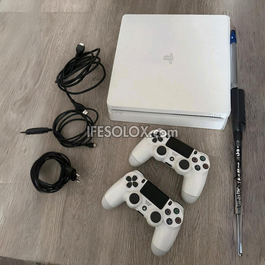 Console de jeu Sony Playstation 4 (PS4) Slim 1 To blanche avec 2 manettes DUALSHOCK 4 et 10 jeux - Occasion étrangère