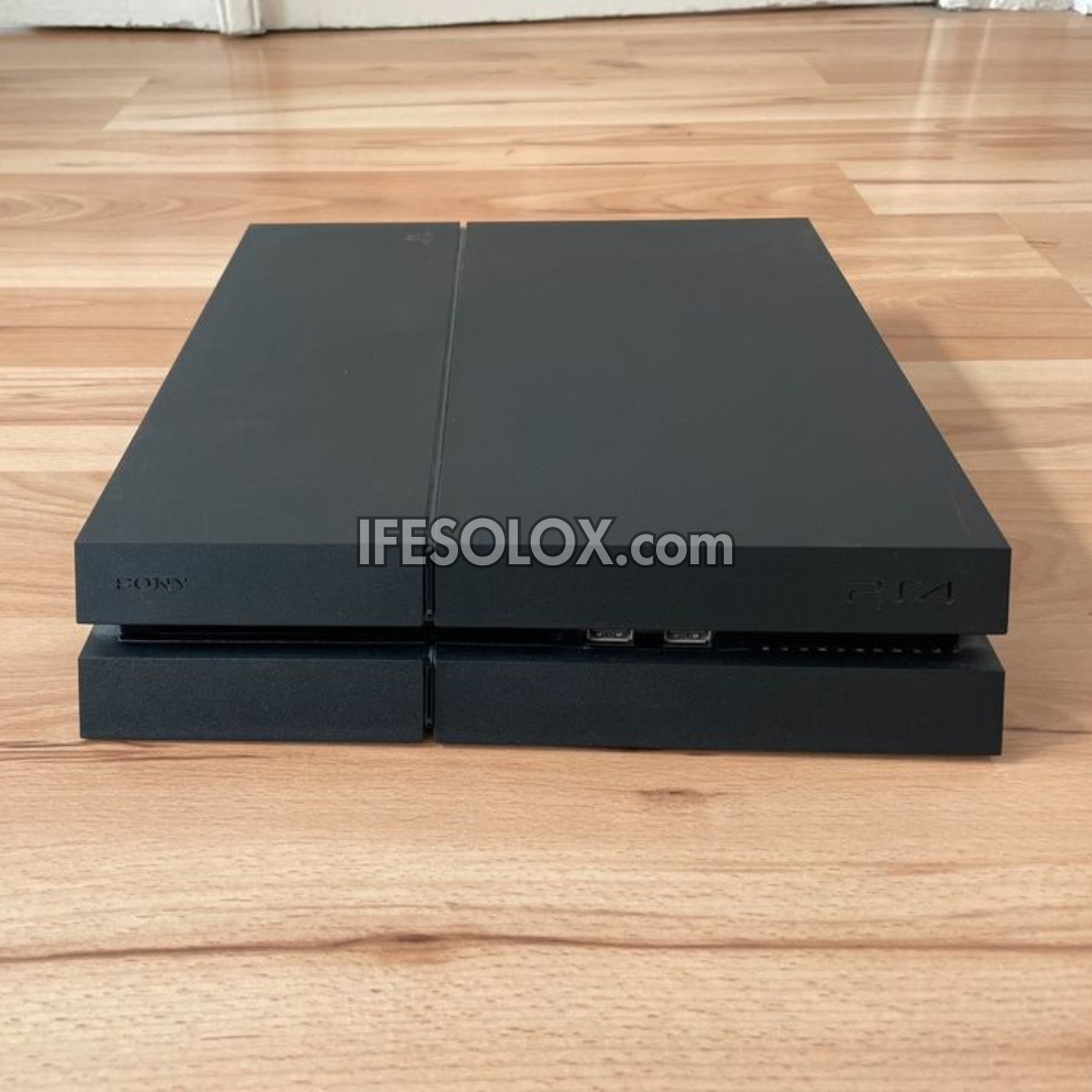 Sony Playstation 4 (PS4) 500GB Game Console with 2 DUALSHOCK 3 Controllers - Foreign Used