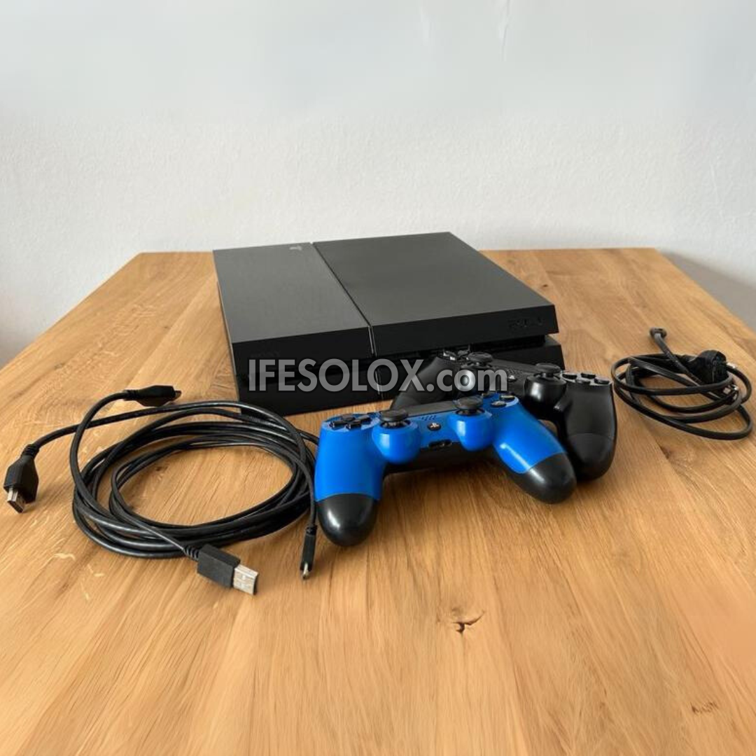 Sony Playstation 4 (PS4) 500GB Game Console with 2 DUALSHOCK 3 Controllers - Foreign Used