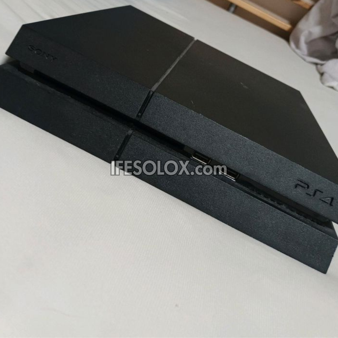 Sony Playstation 4 (PS4) 500GB Game Console with 1 DUALSHOCK 3 Controller - Foreign Used