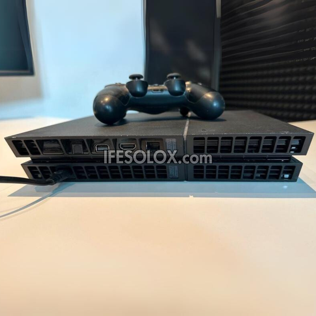 Sony Playstation 4 (PS4) 500GB Game Console with 1 DUALSHOCK 3 Controller - Foreign Used